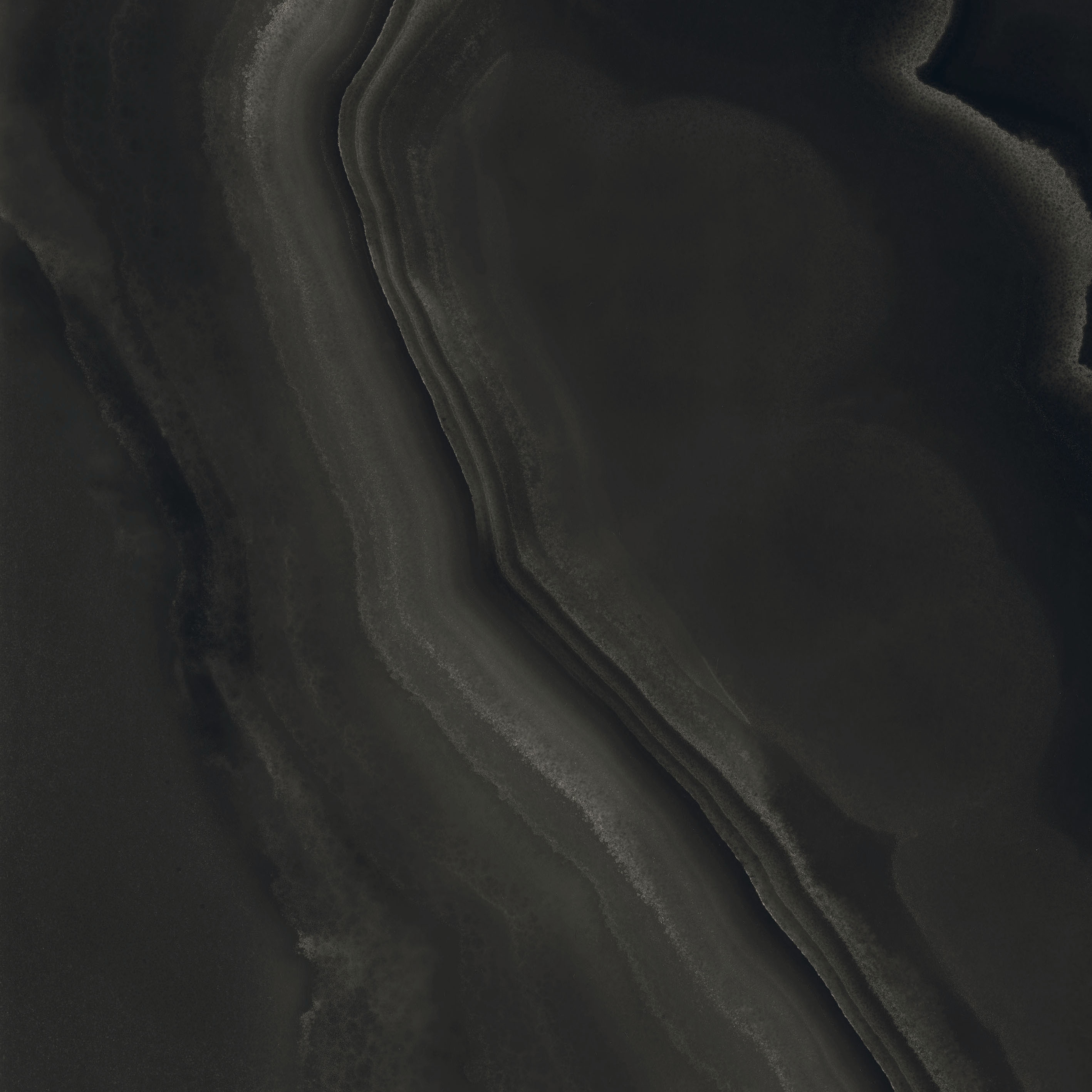 Eccentric Luxe | Smoky black