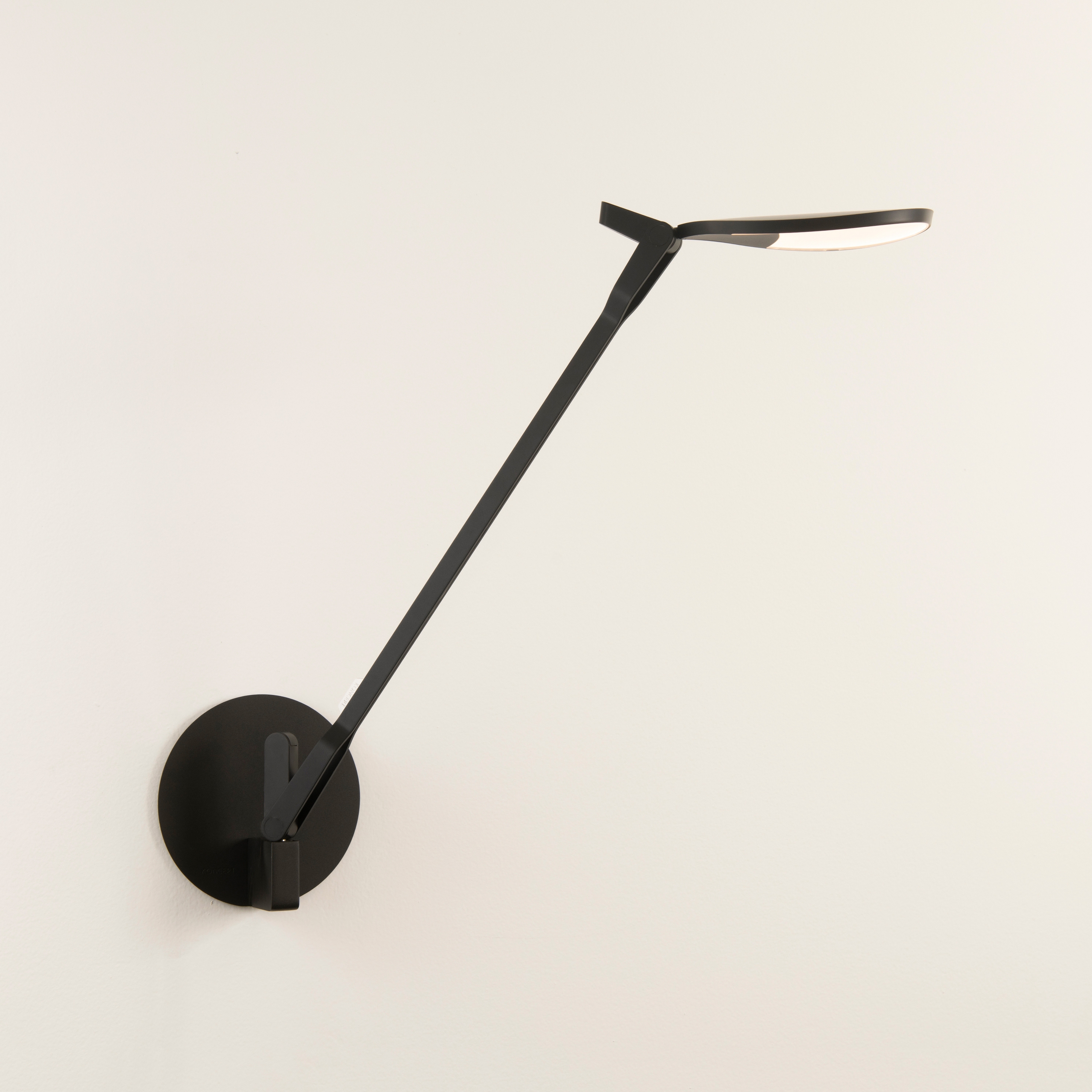 Mostra il prodotto Splitty with hardwire wall mount, Matte Black del produttore Koncept