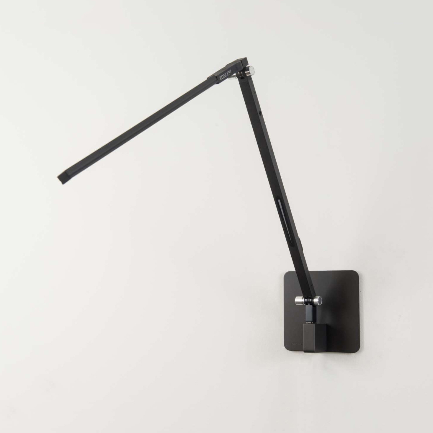 Mostra il prodotto Z-Bar Solo Desk Lamp with hardwire wall mount, Metallic Black del produttore Koncept