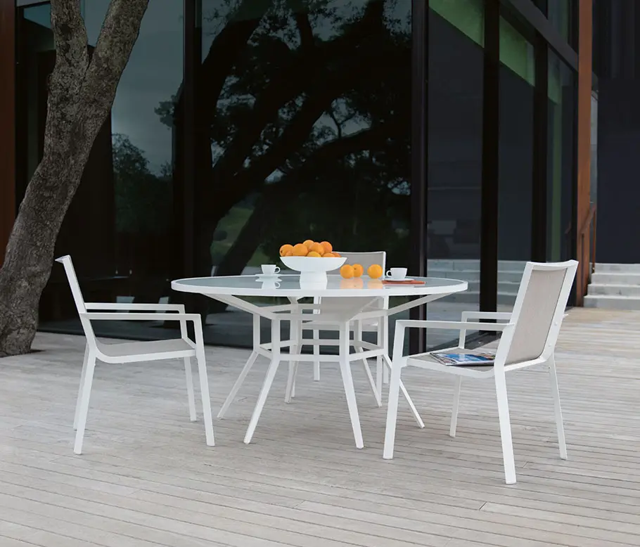 JANUS et Cie - TRIG CHAISE LOUNGE WITH ARMS