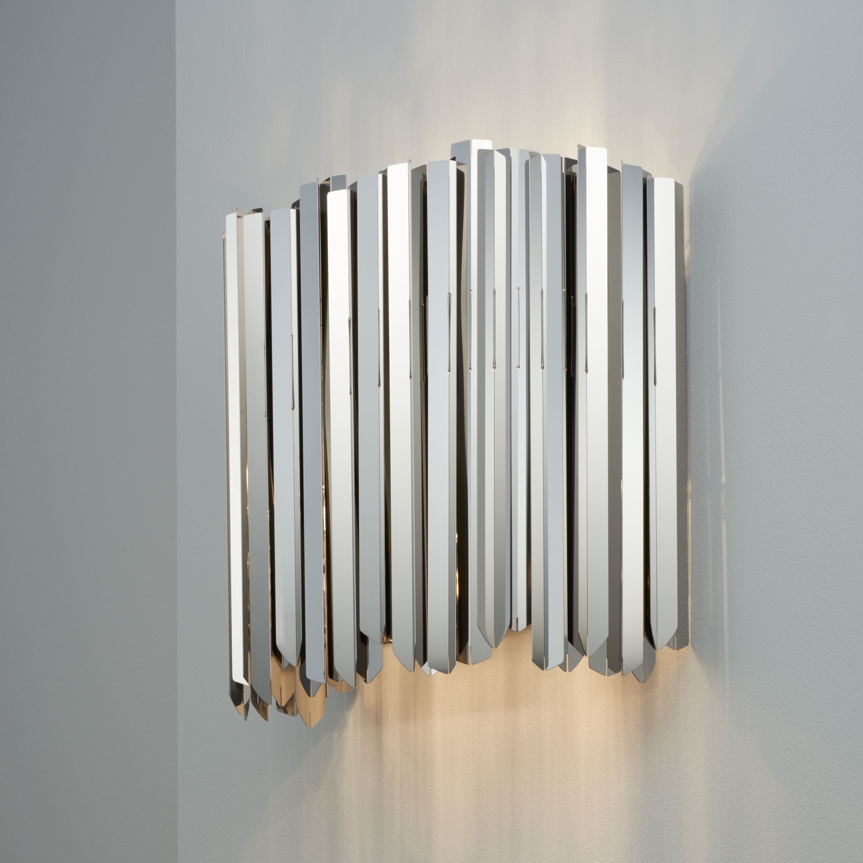 Mostra il prodotto Facet Wall Light polished stainless steel del produttore Tom Kirk Lighting