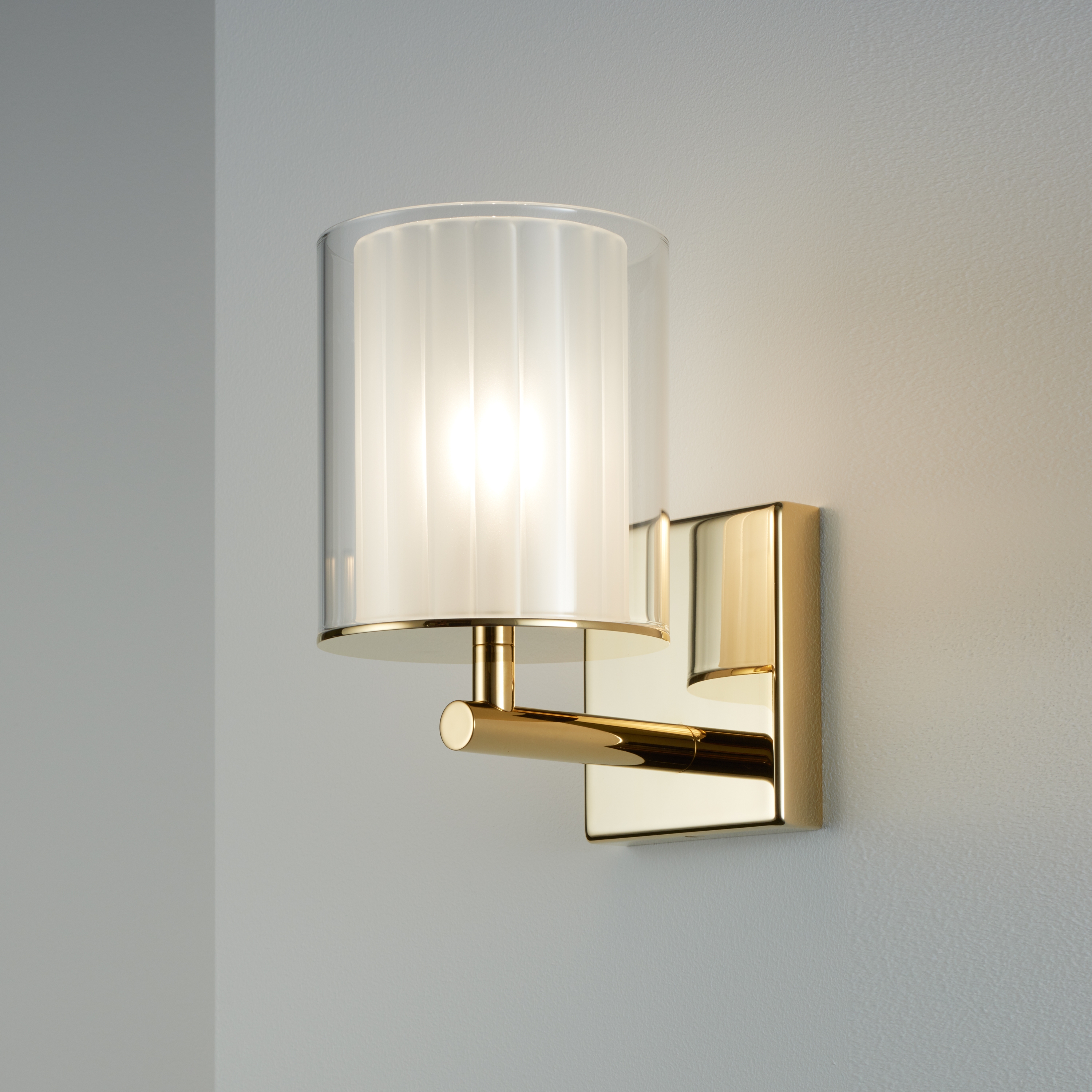Mostrar el producto Flute Wall Light XL polished gold del fabricante Tom Kirk Lighting