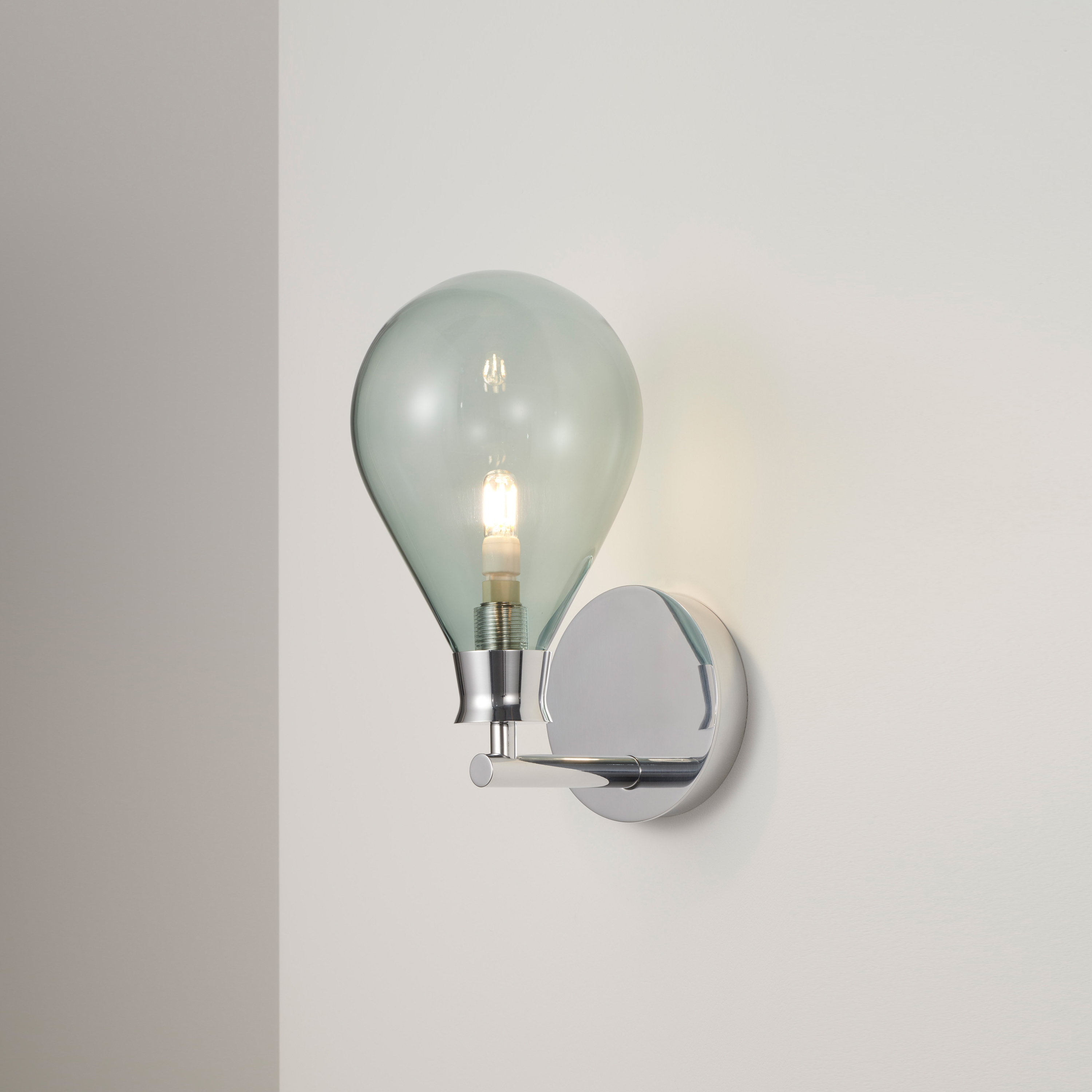 Display product Cintola Wall Light polished aluminium from manufacturer Tom Kirk Lighting