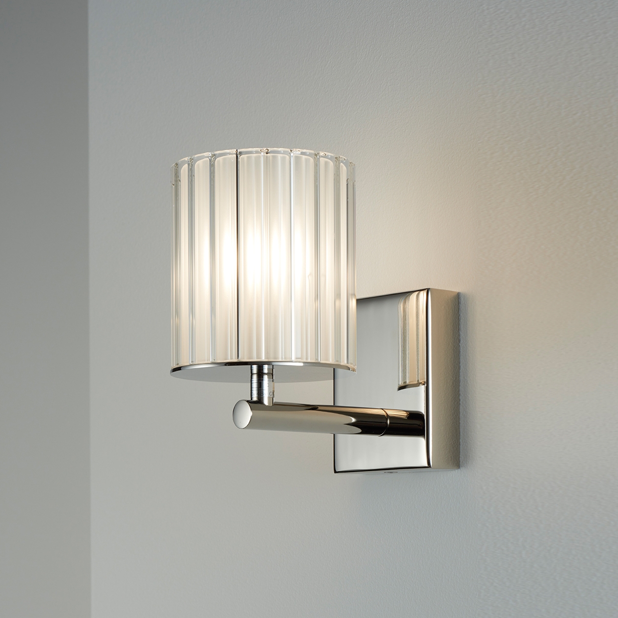Mostra il prodotto Flute Wall Light polished nickel del produttore Tom Kirk Lighting