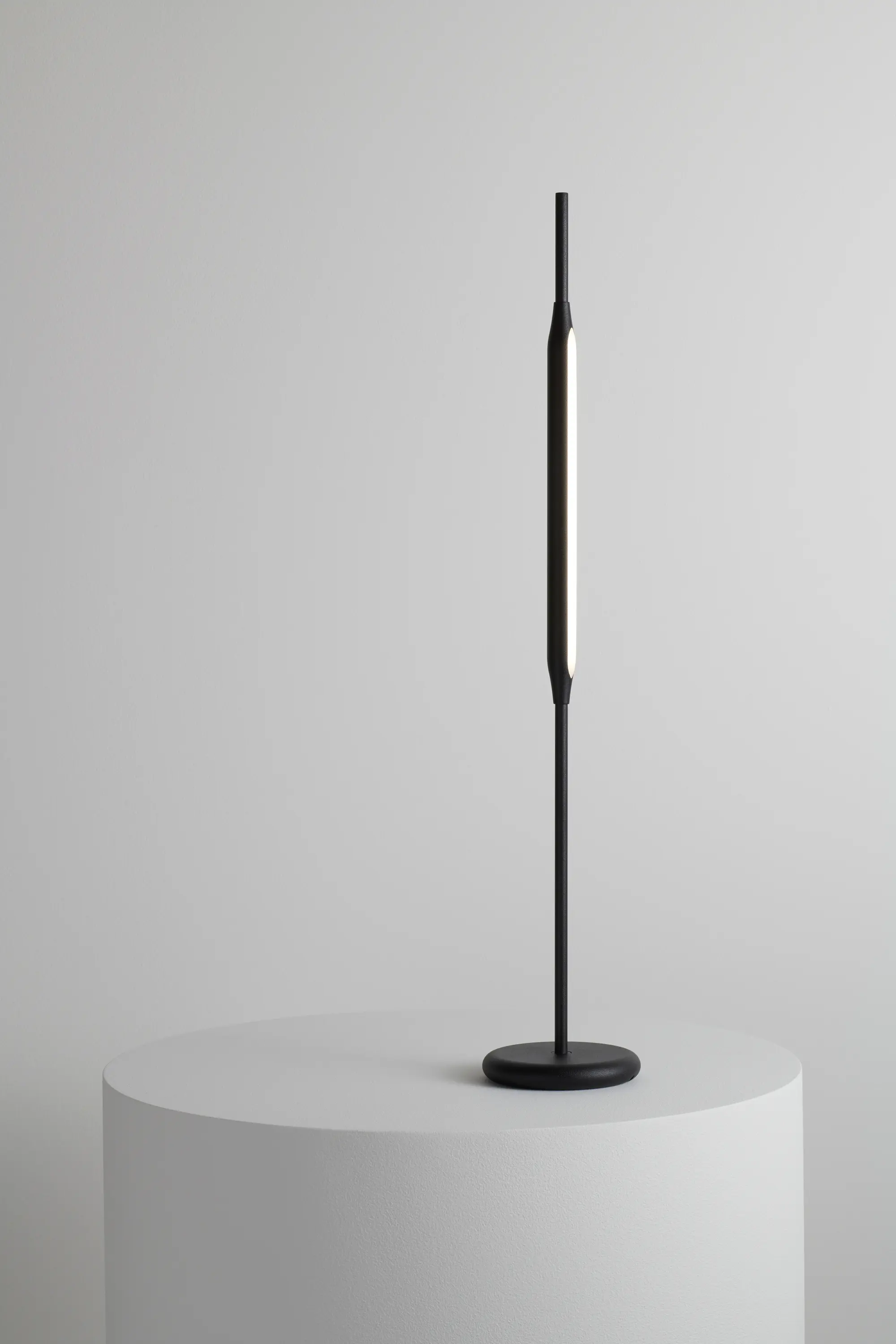 Tom Kirk Lighting - Reed Table Light small matt-black powdercoat
