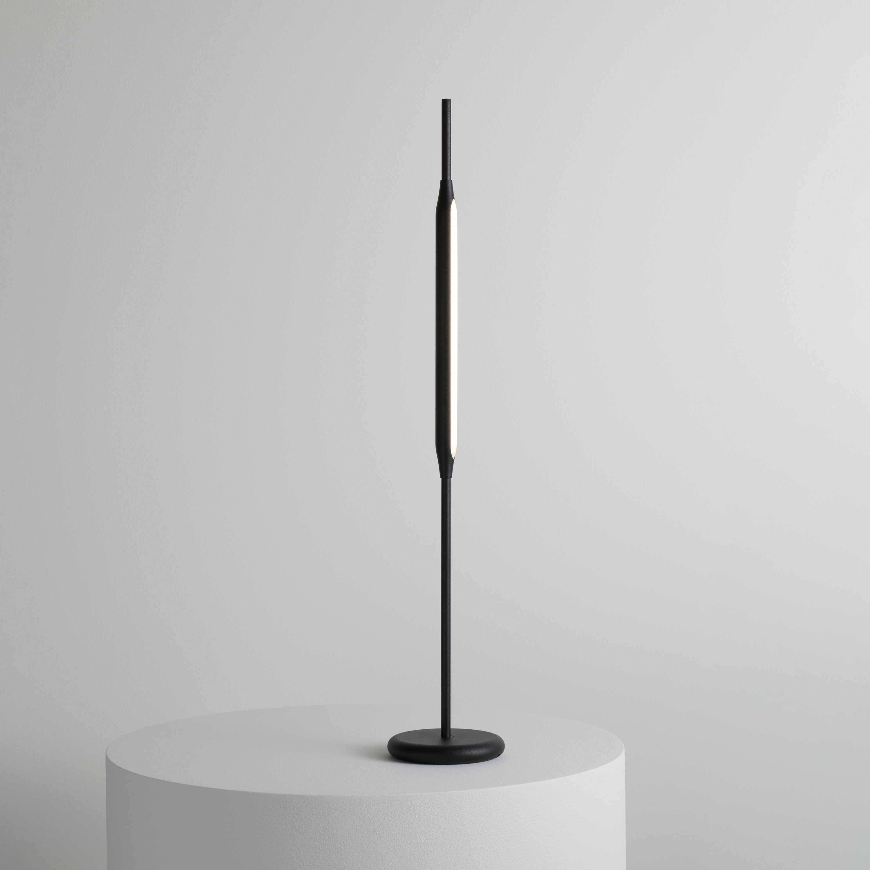 Produkt Reed Table Light small matt-black powdercoat des Herstellers Tom Kirk Lighting anzeigen