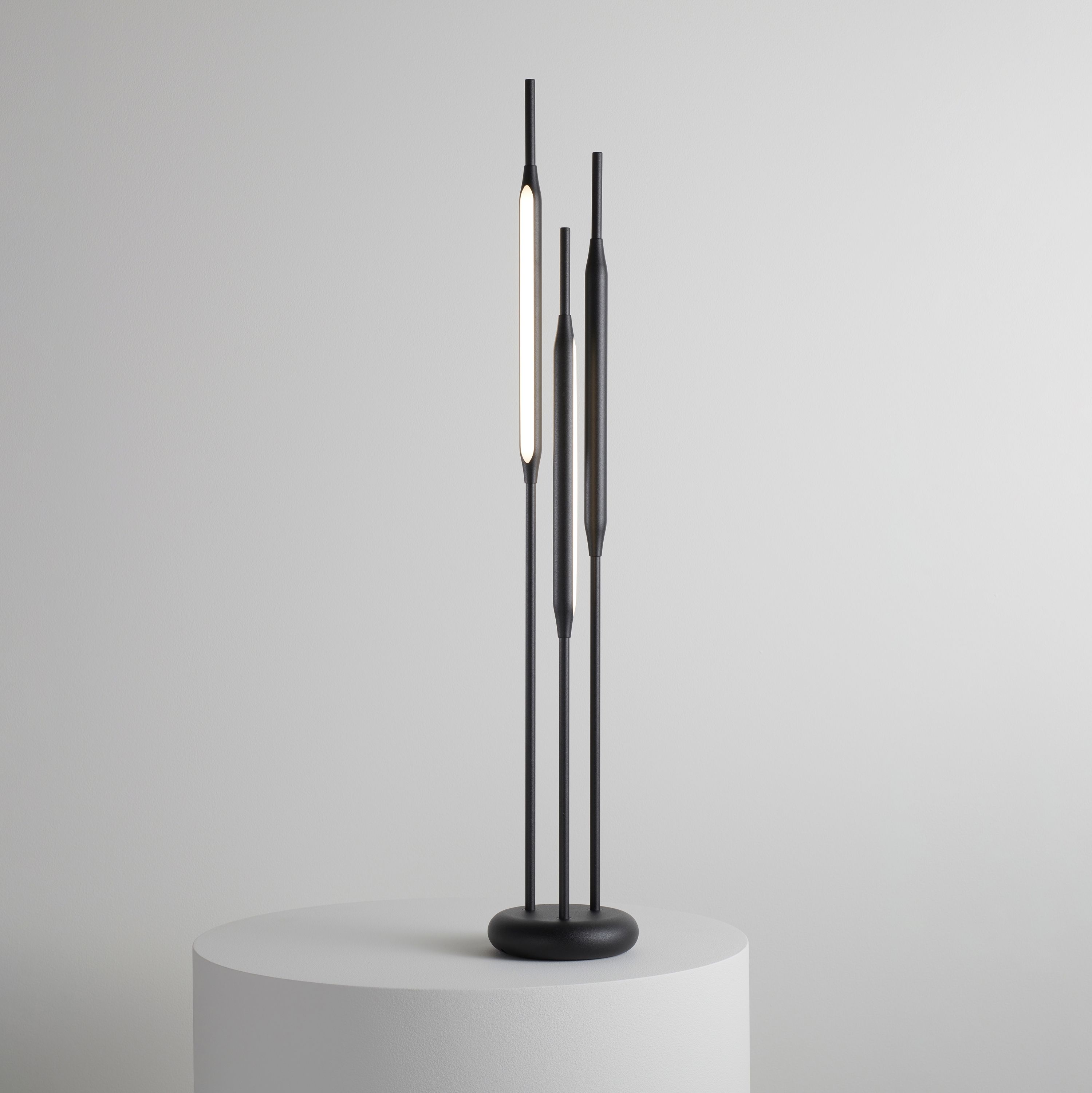 Reed Table Light large matt-black powdercoat
