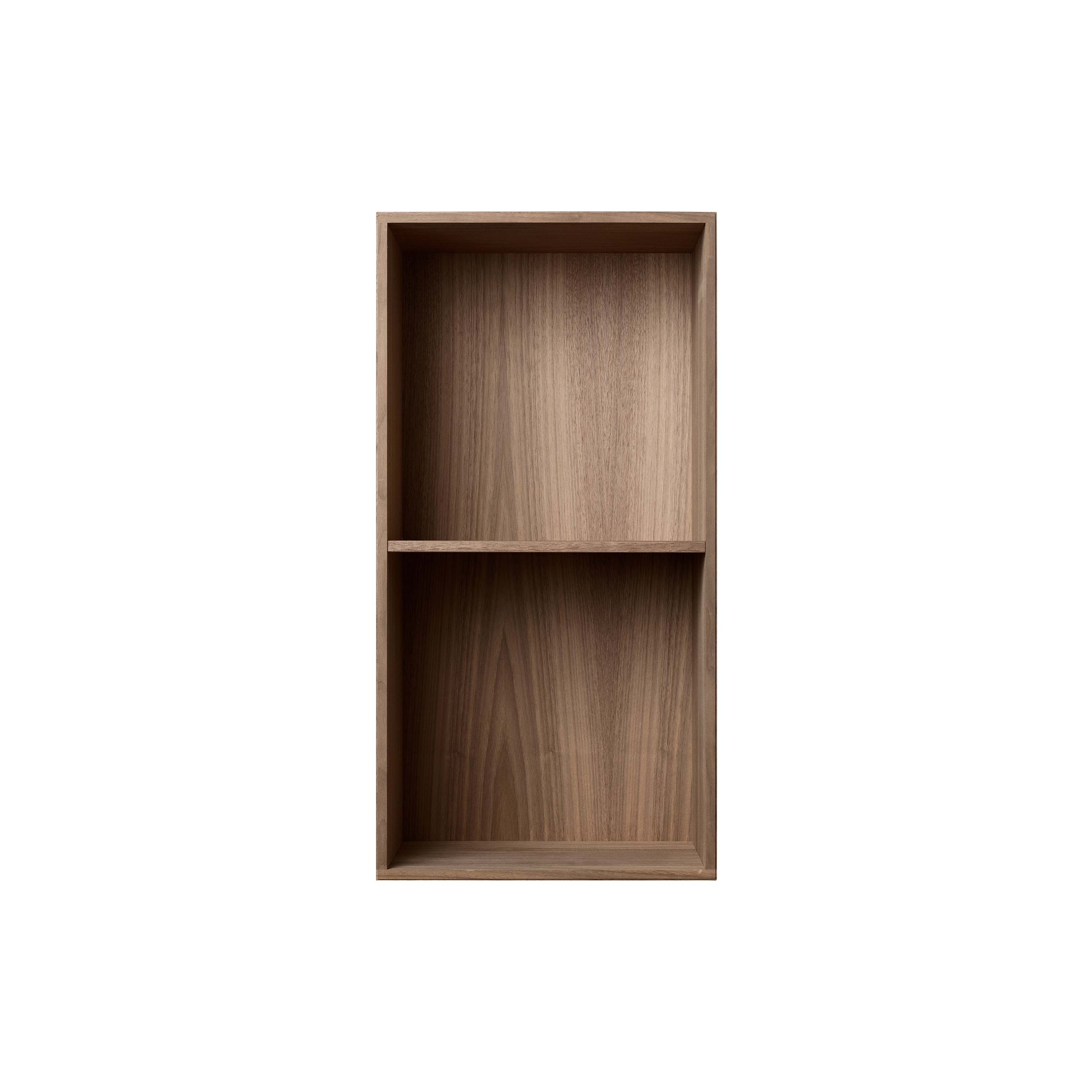 Afficher le produit Bookcase Solid Walnut Half-Size Vertical M30 du fabricant ATBO Furniture A/S