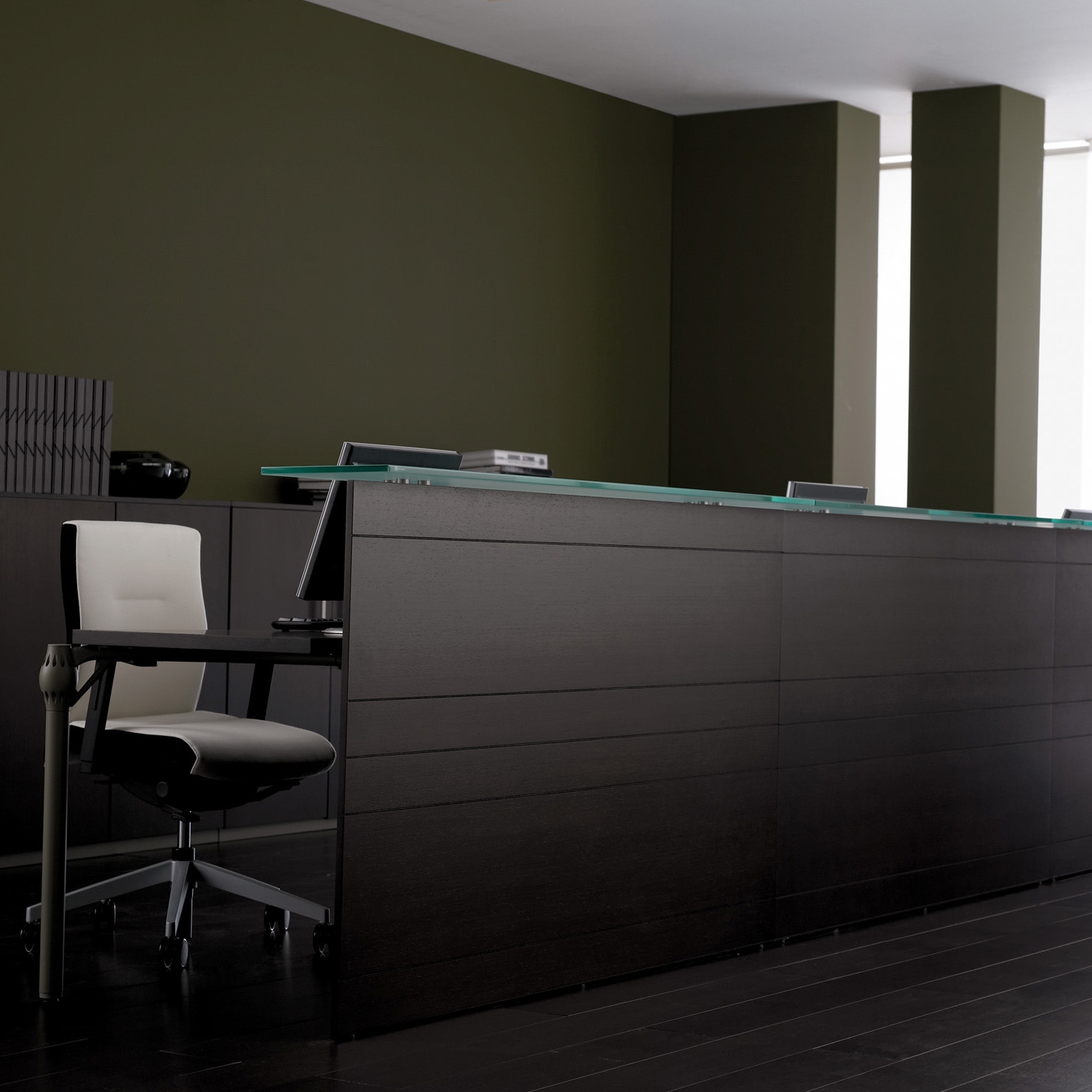 Afficher le produit Layer Operative Desking System du fabricant Guialmi