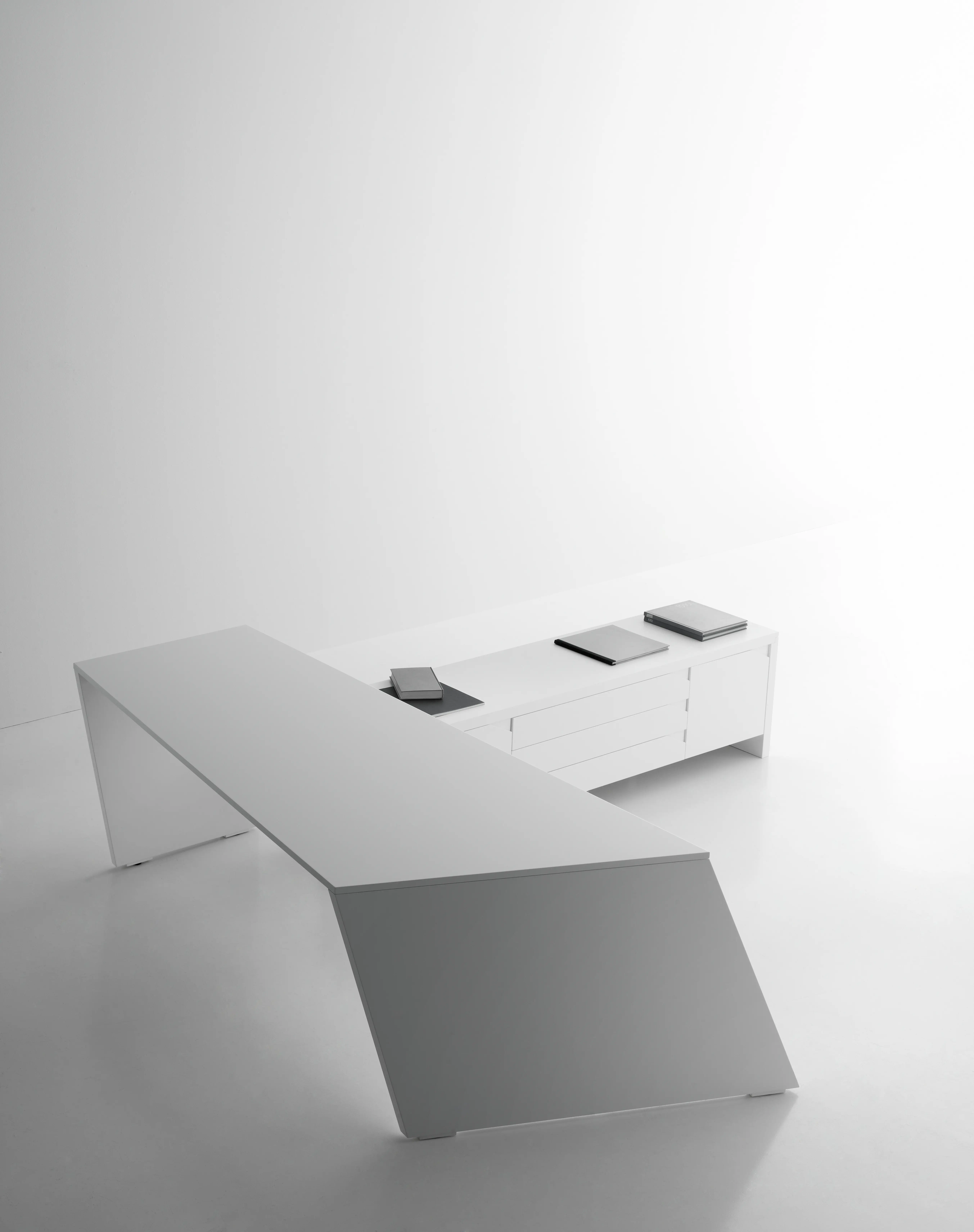 Guialmi - Origami Executive Desk