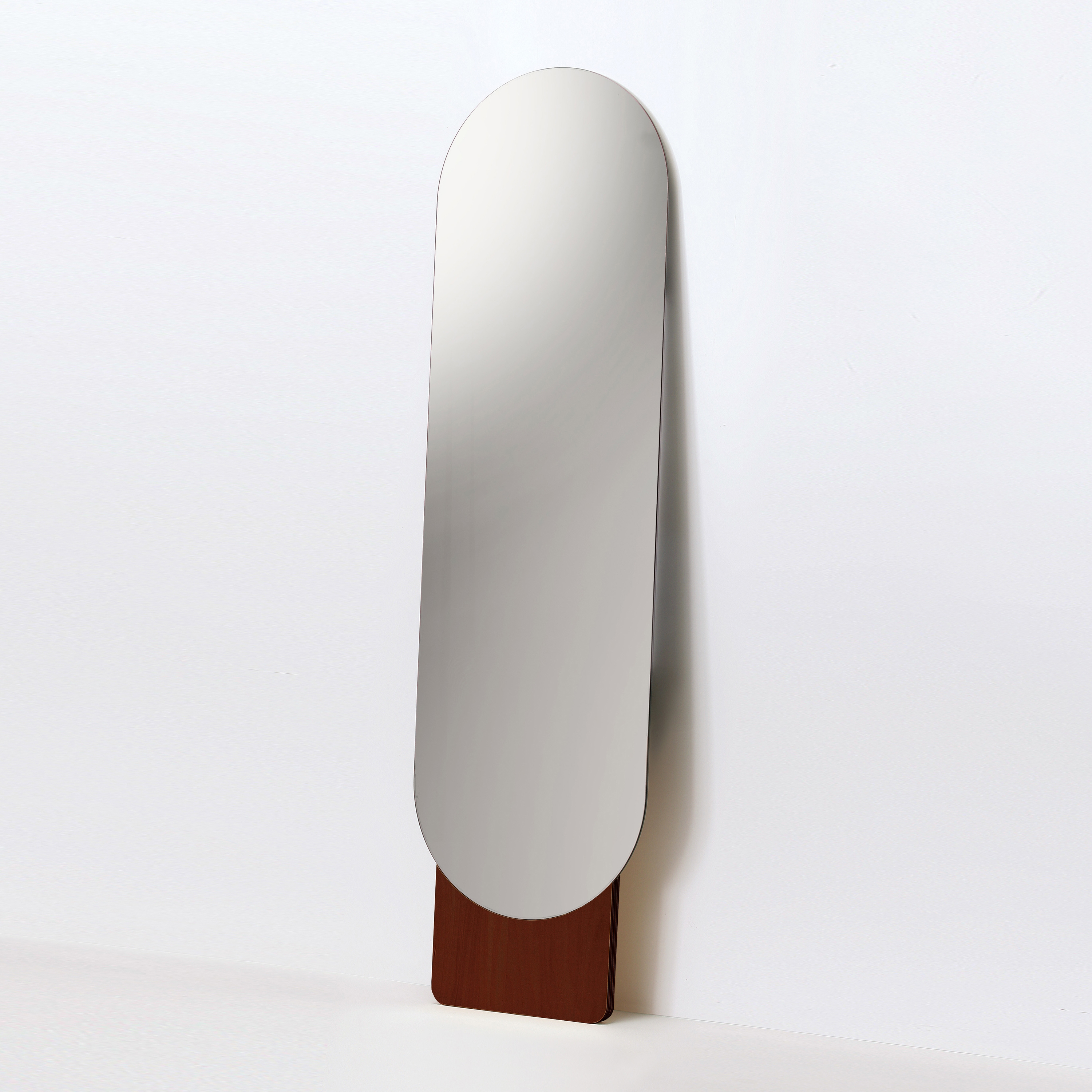 Mostrar el producto Standing Mirror del fabricante Moheim
