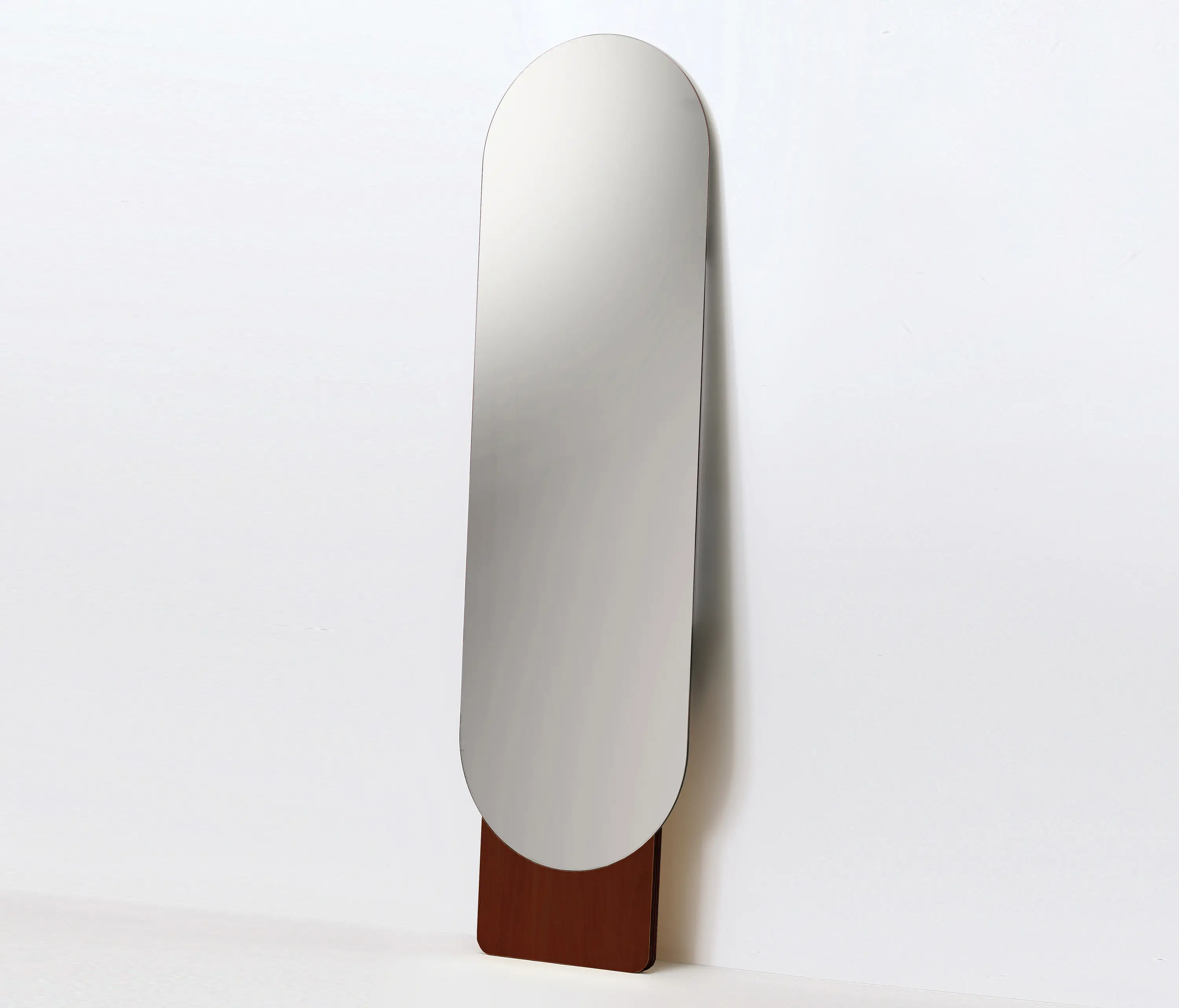 Moheim - Standing Mirror