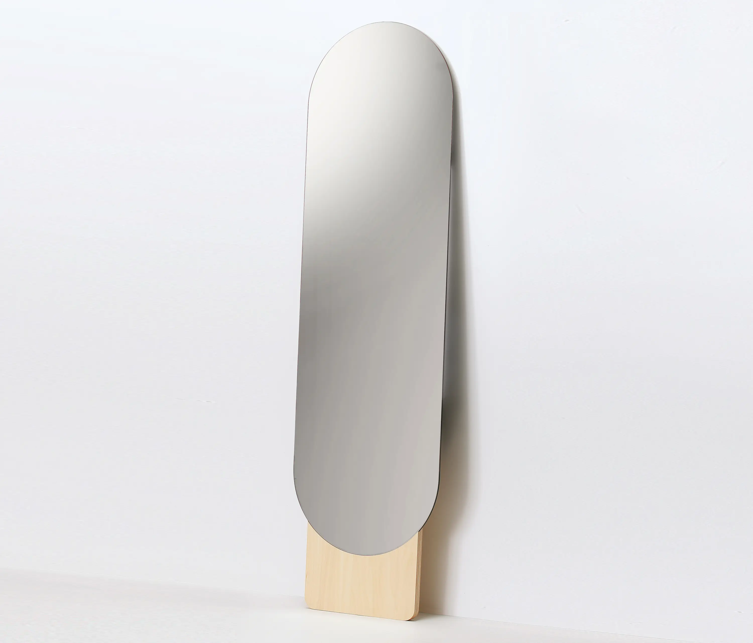 Moheim - Standing Mirror