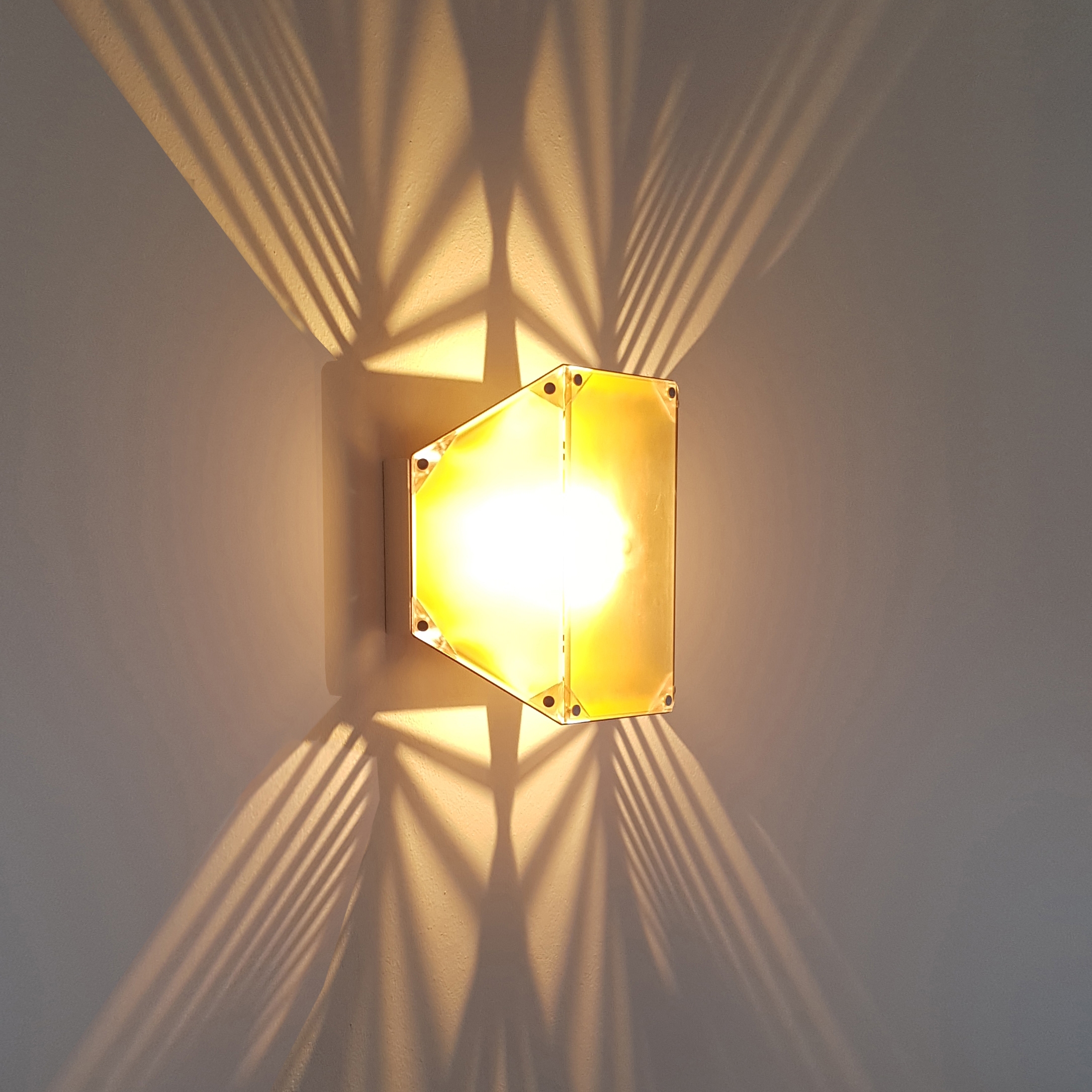 WALL LAMP