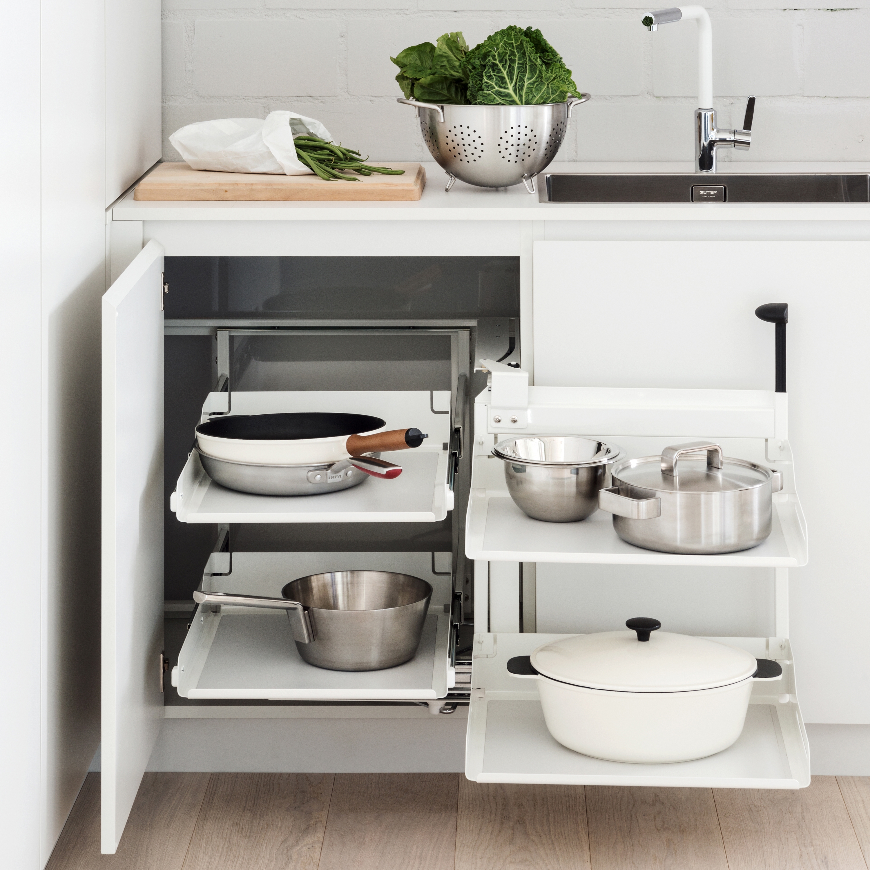 Mostra il prodotto Mobile Angolare Estraibile Magic Corner Comfort del produttore peka-system
