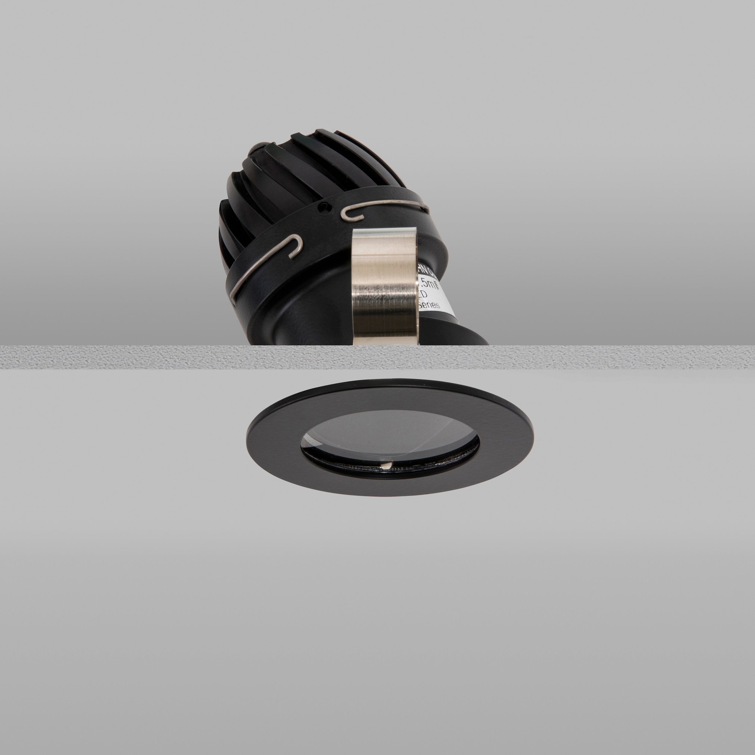 Vertoon produk Aquabeam 50 Black Medium 2700K van vervaardiger John Cullen Lighting