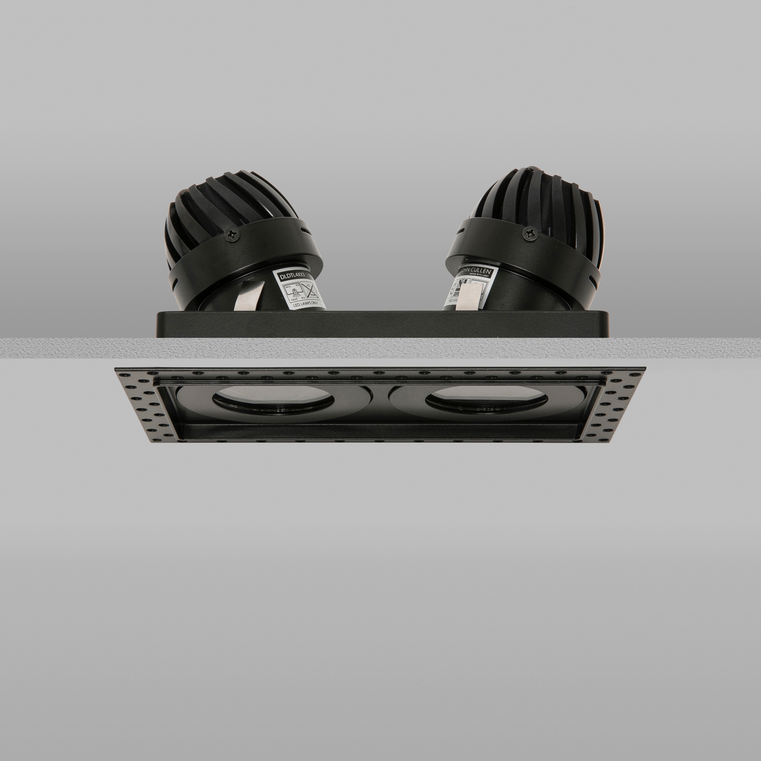 Vertoon produk AquaSquare Double Trimless 50 Black Medium 2700K van vervaardiger John Cullen Lighting