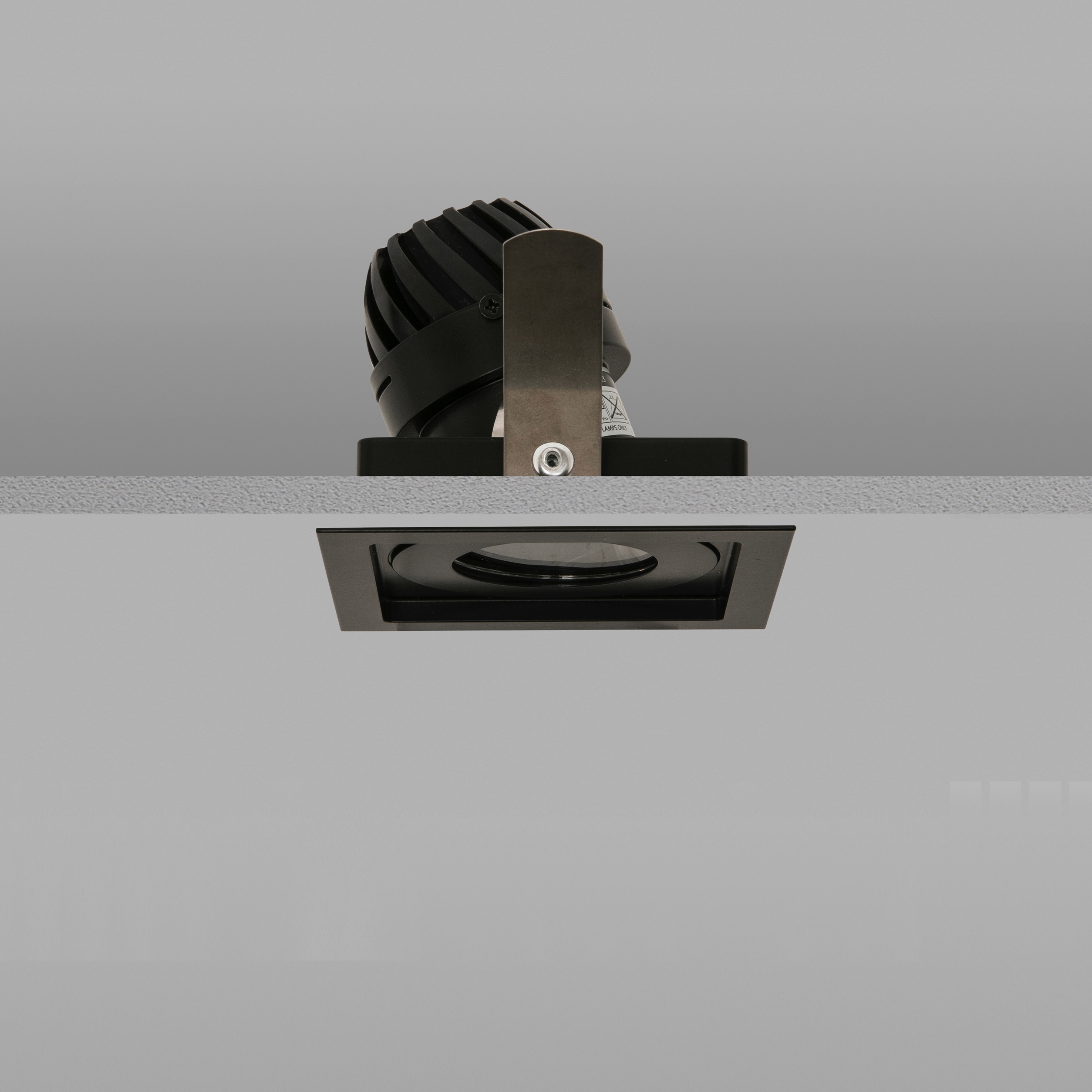 Vertoon produk AquaSquare Trim 50 Black Medium 2700K van vervaardiger John Cullen Lighting