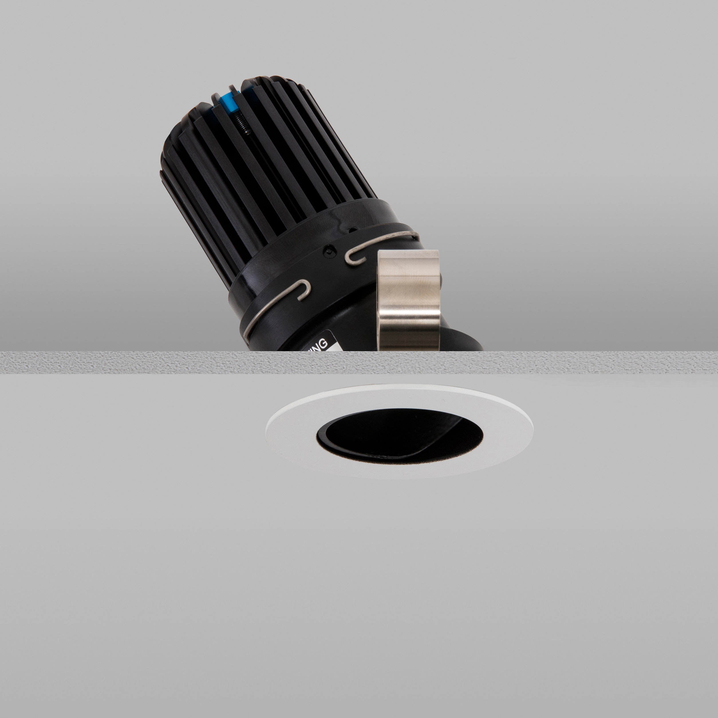 Vertoon produk Flush 50+ RAL Match Medium 2700K van vervaardiger John Cullen Lighting