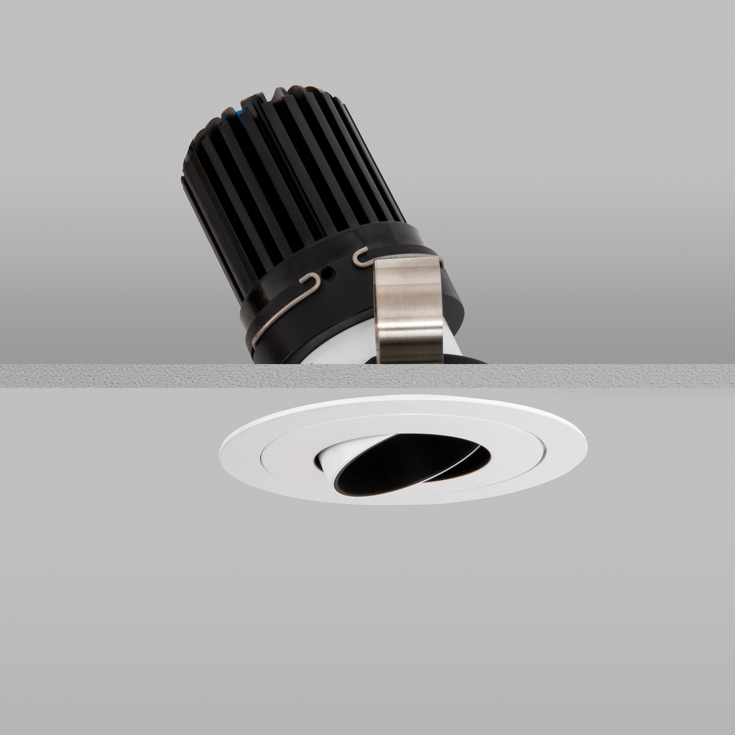 Display product Polespring 360 50+ RAL Match Wide 3000K from manufacturer John Cullen Lighting