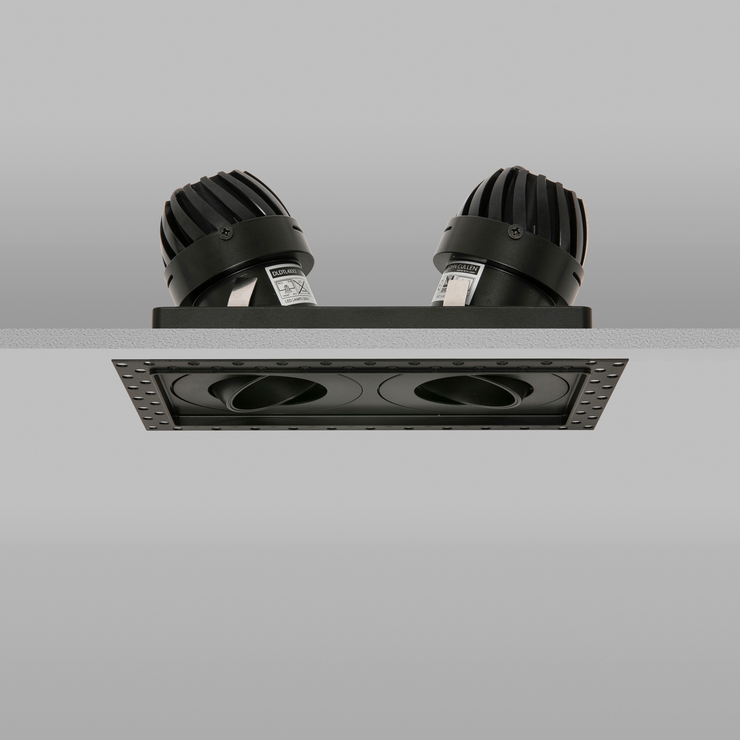 Vertoon produk Square Double Trimless 50 Black Medium 2700K van vervaardiger John Cullen Lighting