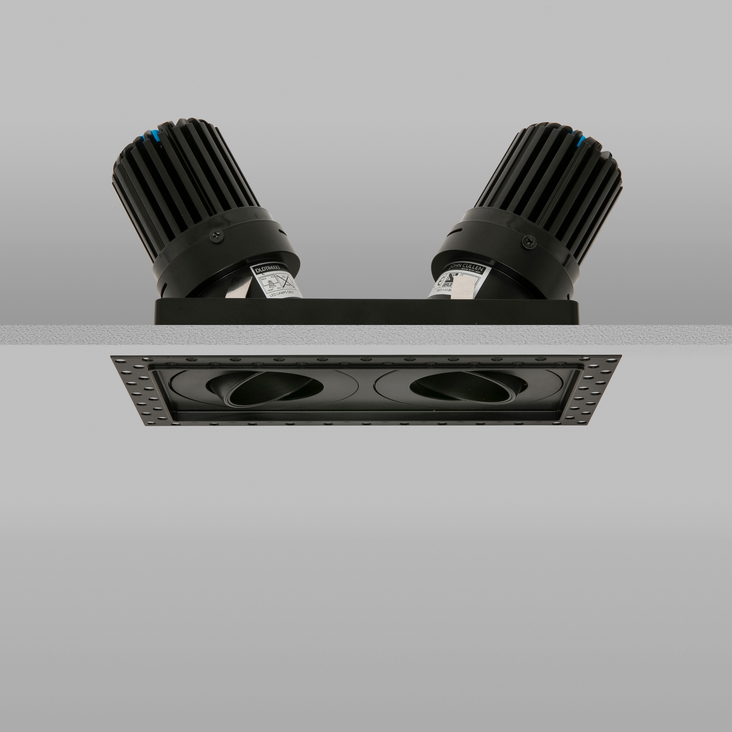 Mostrar el producto Square Double Trimless 50+ Black Narrow 3000K del fabricante John Cullen Lighting