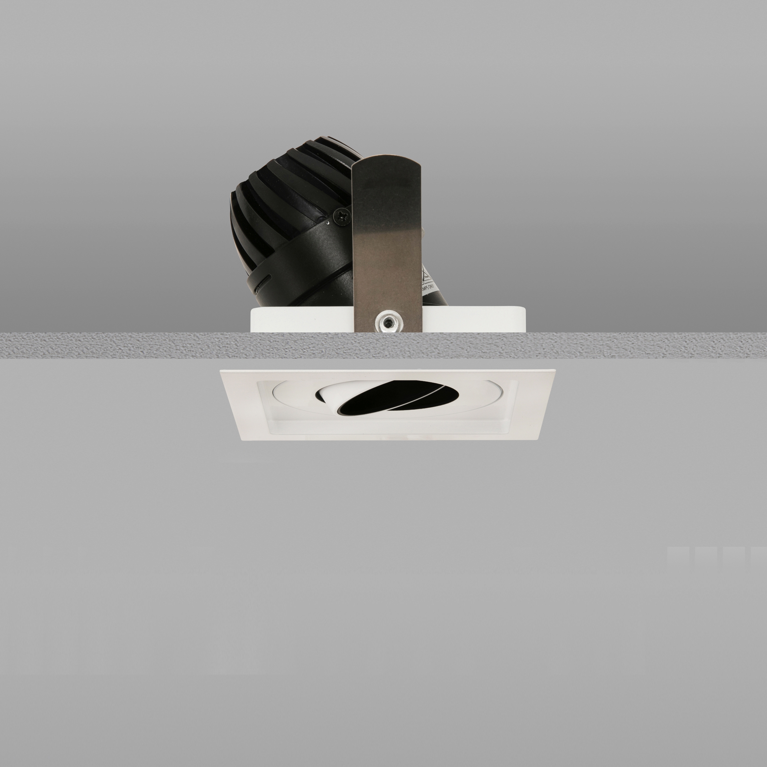 Vertoon produk Square Trim 50 White Medium 2700K van vervaardiger John Cullen Lighting
