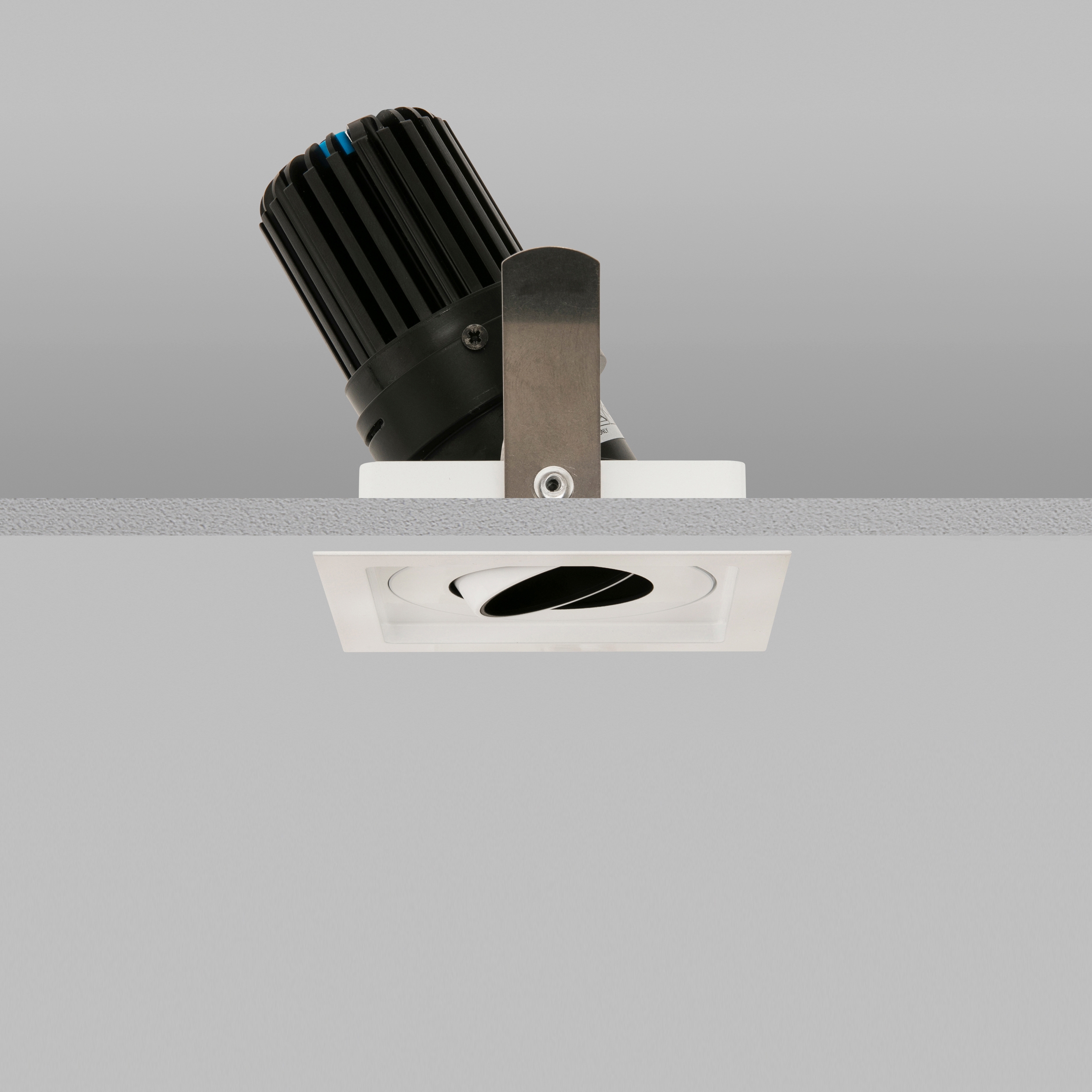 Mostrar el producto Square Trim 50+ RAL Match Wide 2700K del fabricante John Cullen Lighting