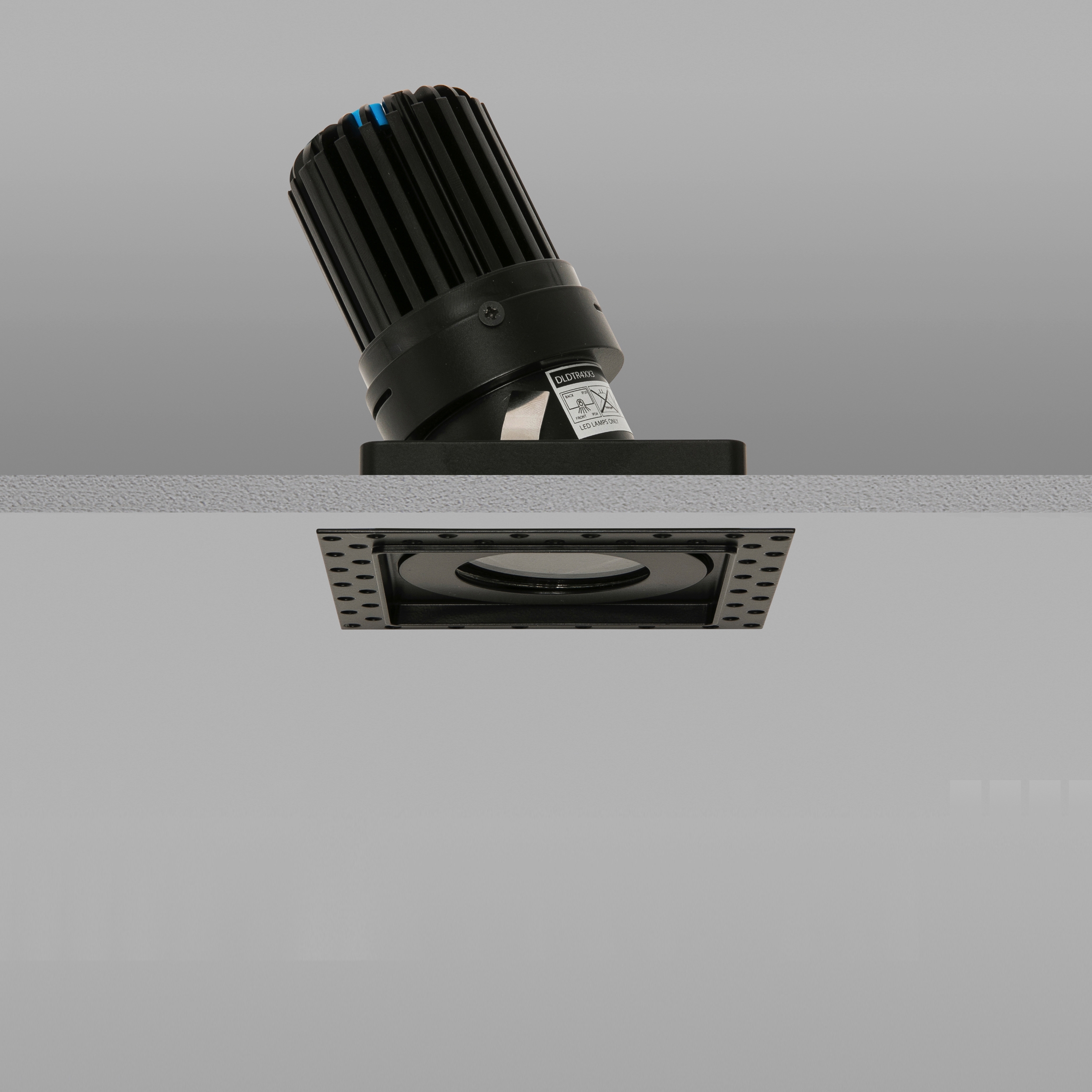 Mostra il prodotto Square Trimless 50+ Black Narrow 3000K del produttore John Cullen Lighting