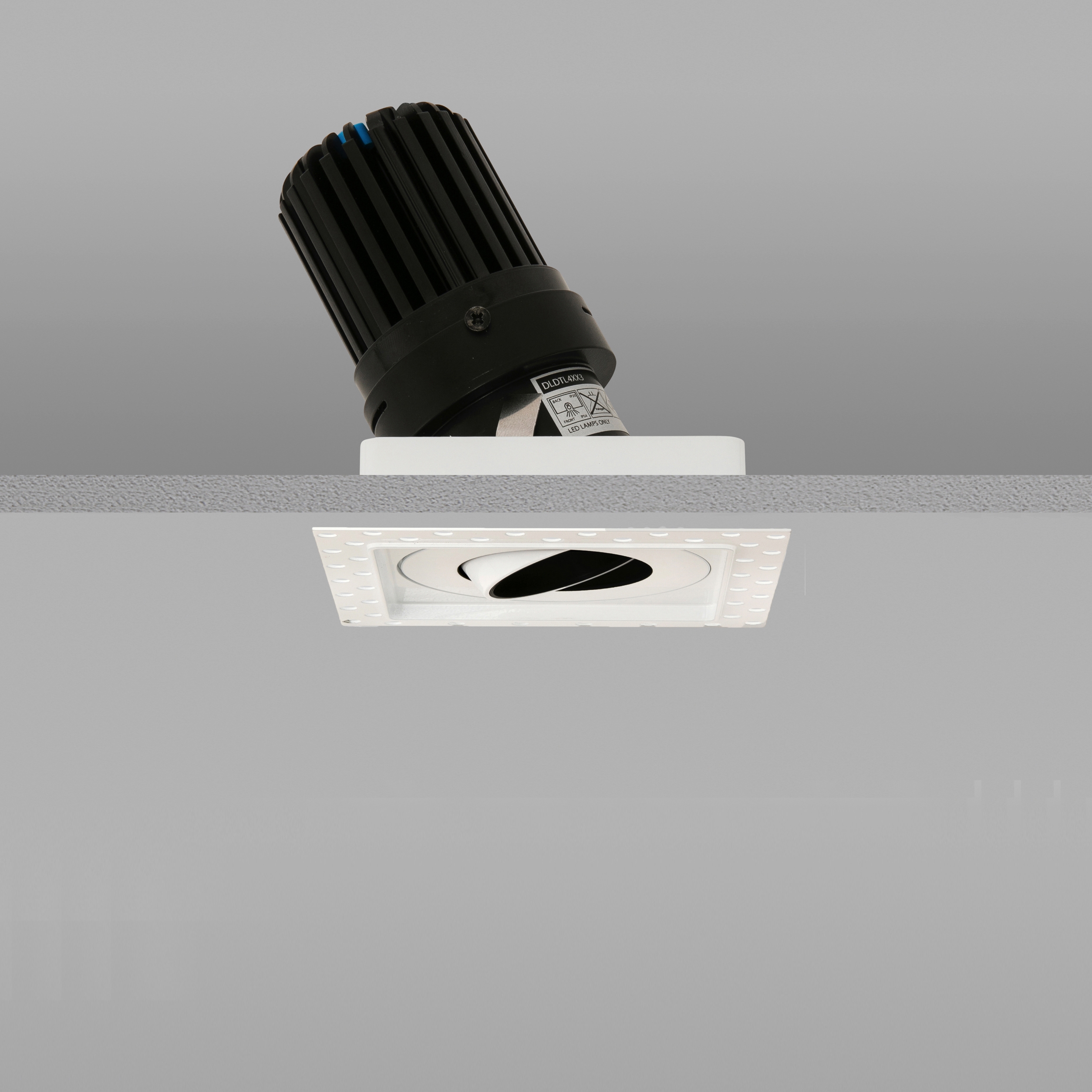Mostra il prodotto Square Trimless 50+ White Medium 3000K del produttore John Cullen Lighting