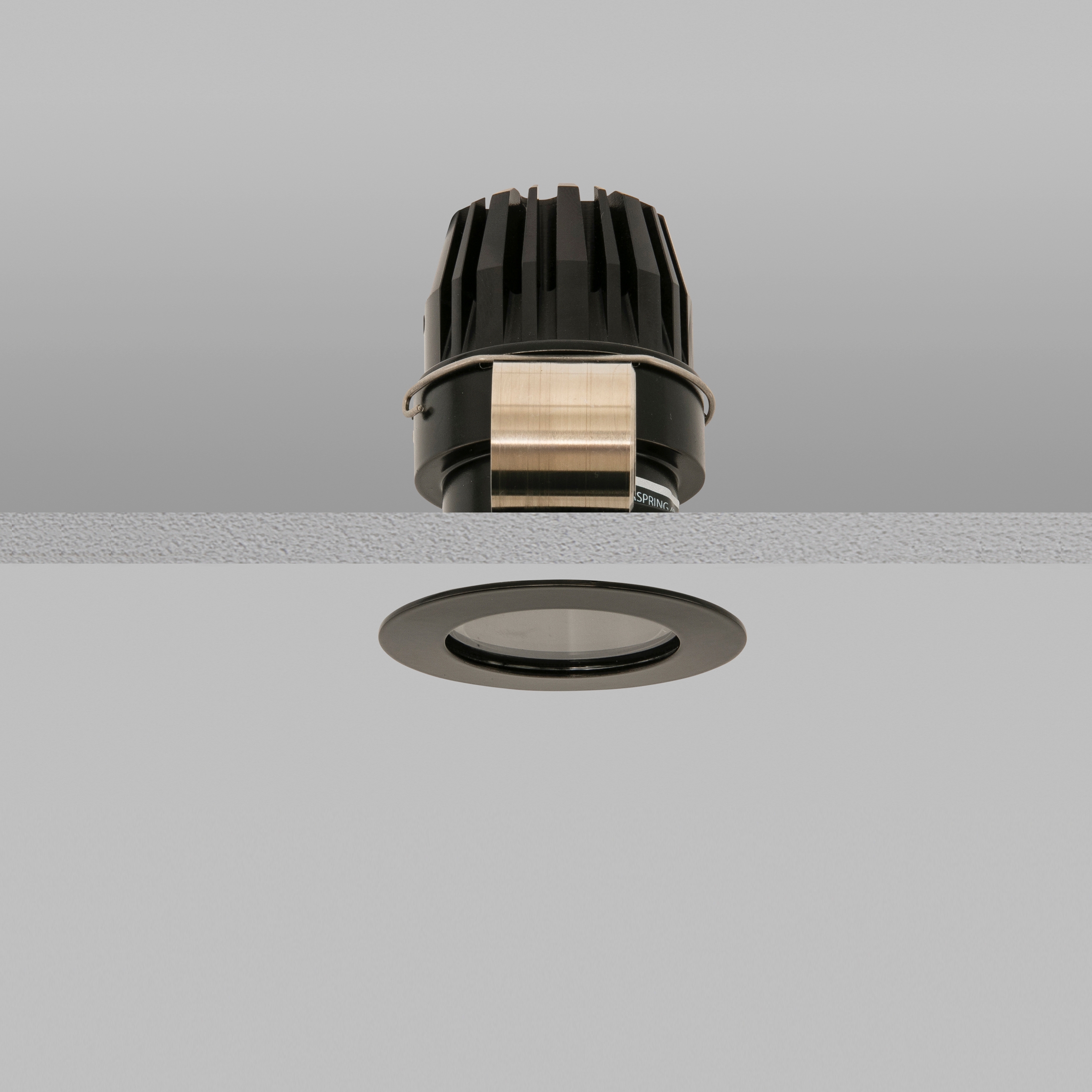 Afficher le produit Waterspring 40 Black Medium 2700K du fabricant John Cullen Lighting