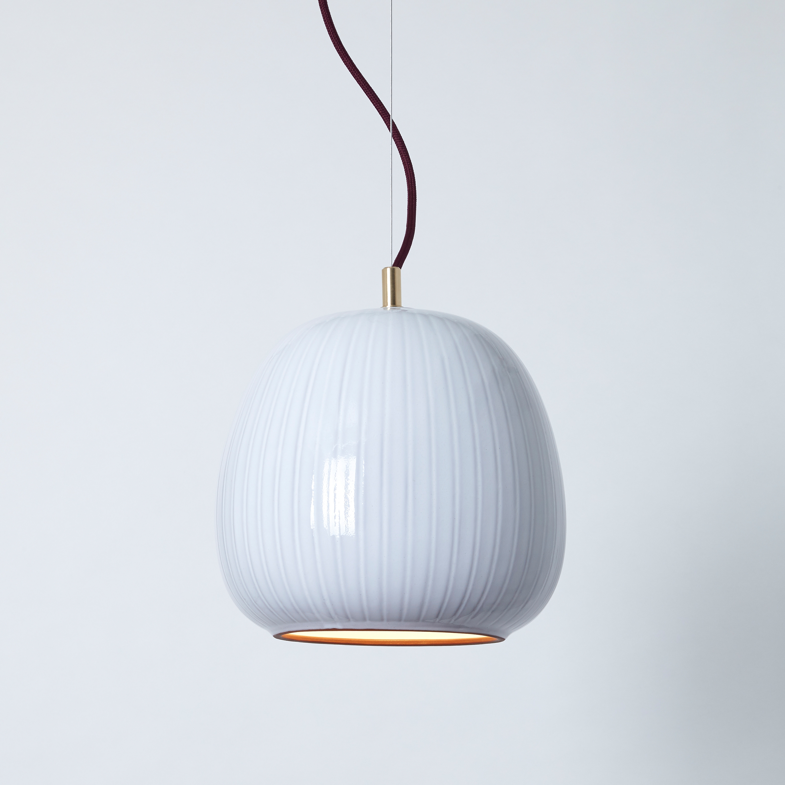 Mostrar el producto Gooseberry Pendant (Large) del fabricante Hand & Eye Studio