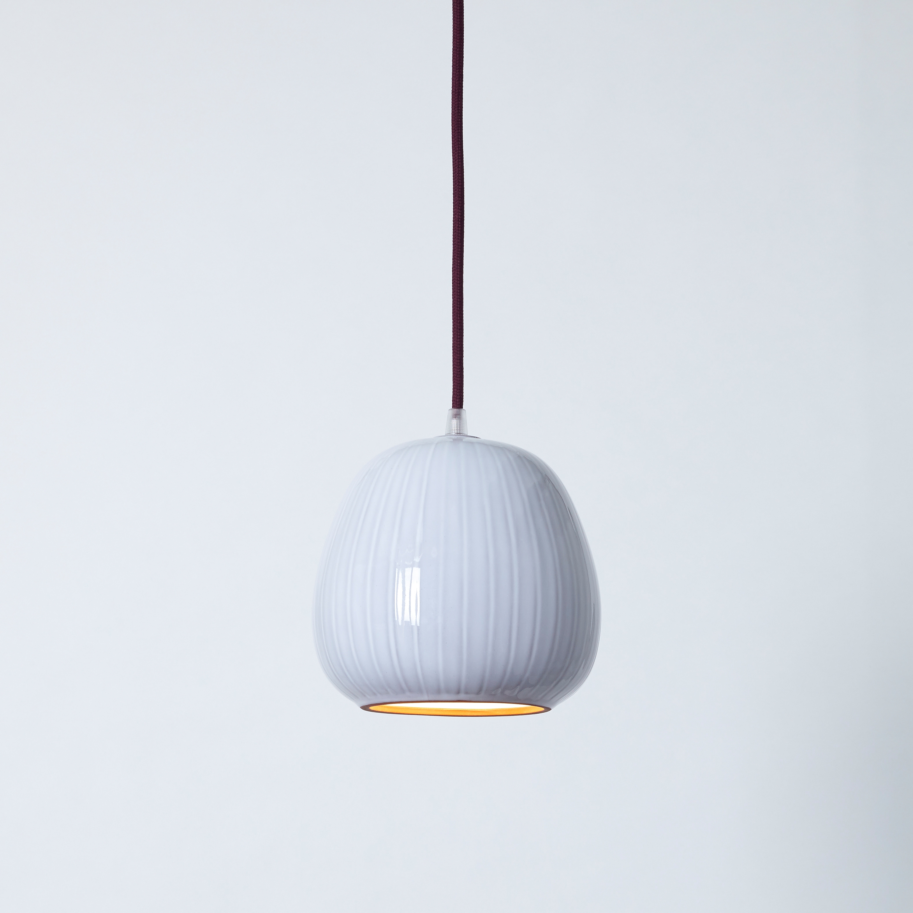 Mostrar el producto Gooseberry Pendant (Small) del fabricante Hand & Eye Studio