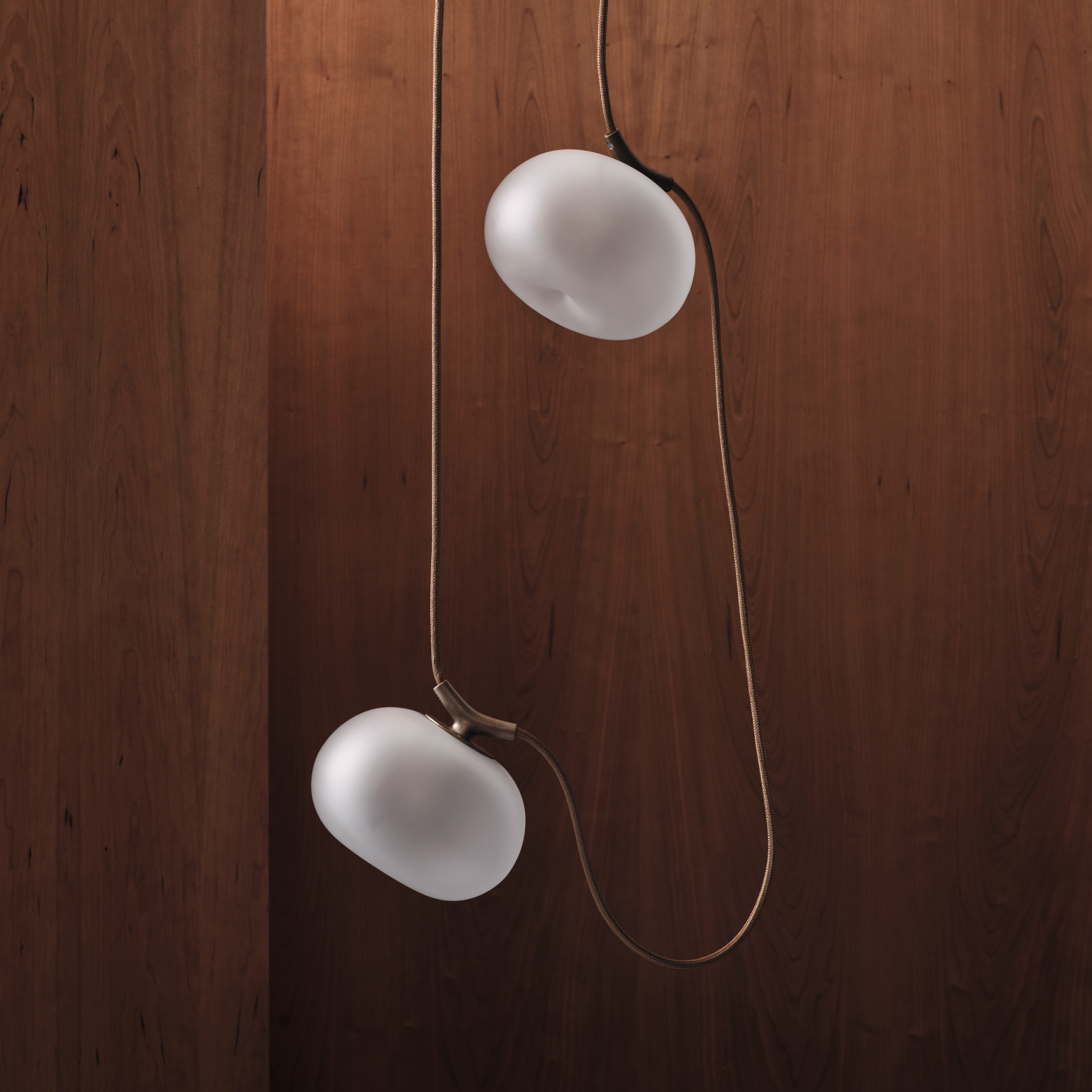 Mostrar el producto Melina Pendant (Double) del fabricante Hand & Eye Studio