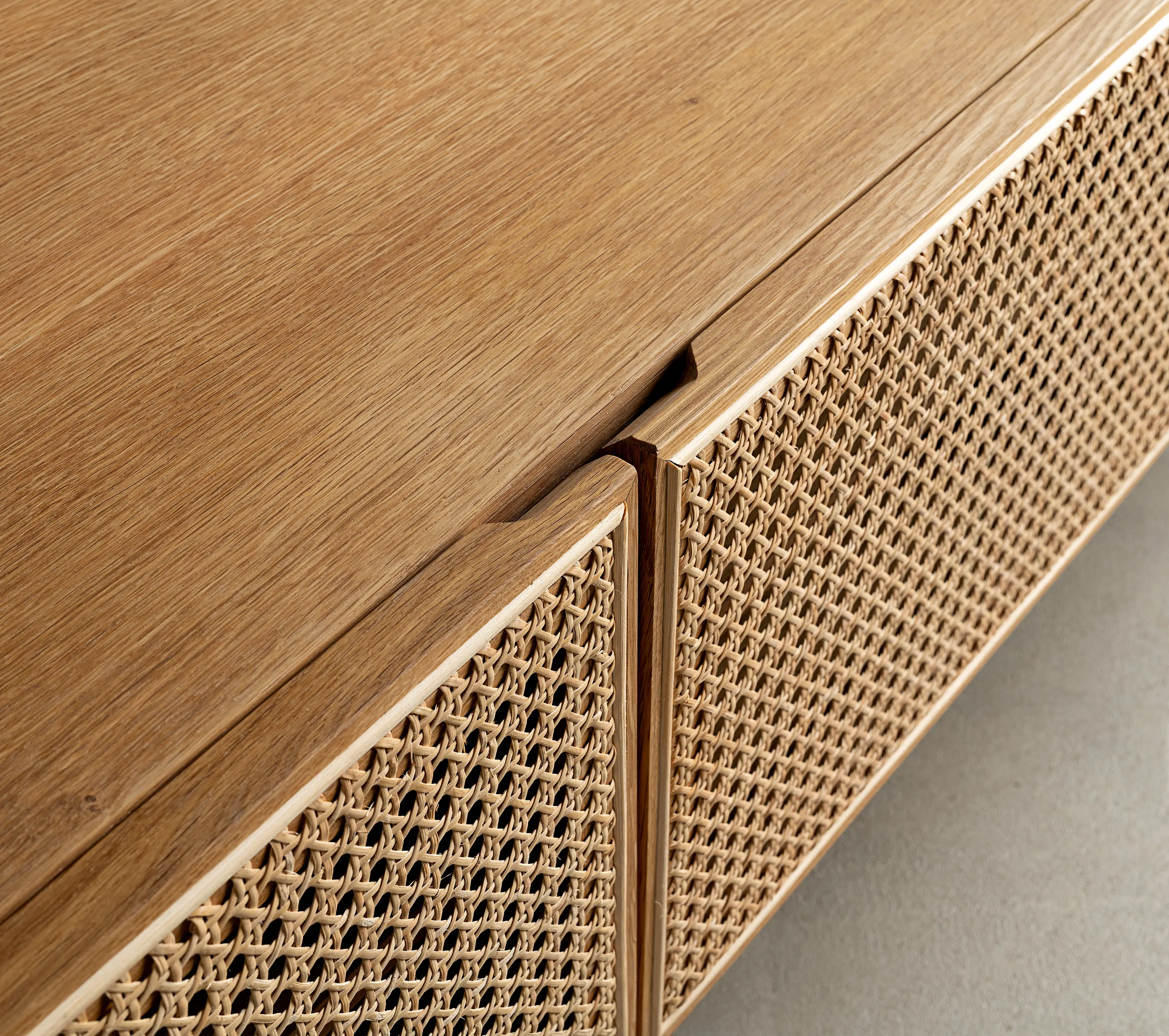 Hans K - Racquet sideboard oak oild, legs metal