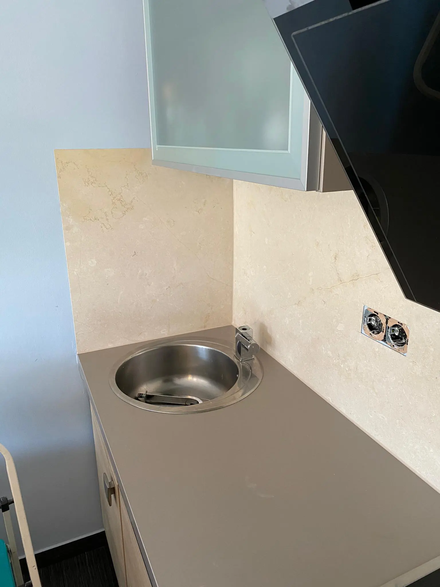 Skinrock - Crema Marfil, polished