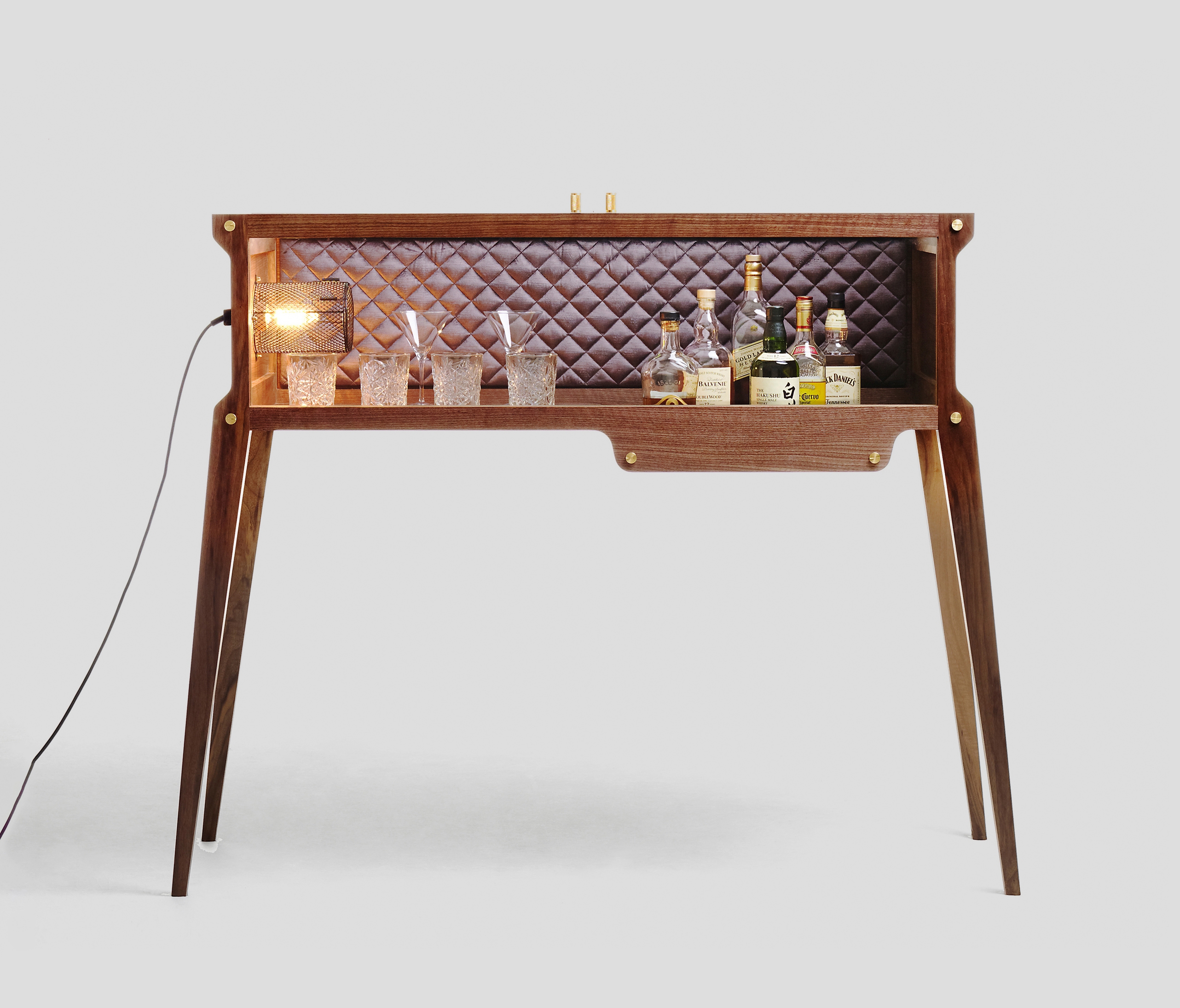 Afficher le produit Bar | Rockstar | Walnut | Grey Berry Silk du fabricant Buster + Punch