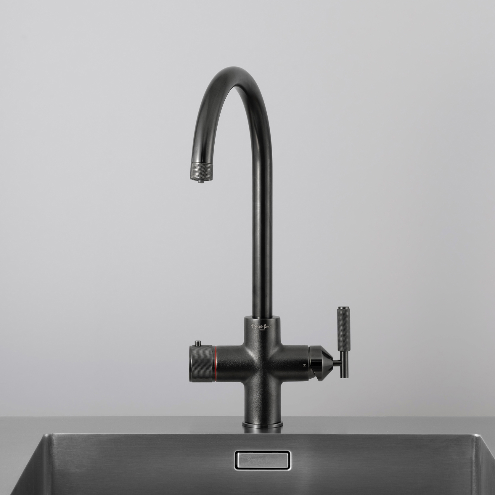 Produkt Kitchen Accessories | Tap 4- 1 Cross des Herstellers Buster + Punch anzeigen
