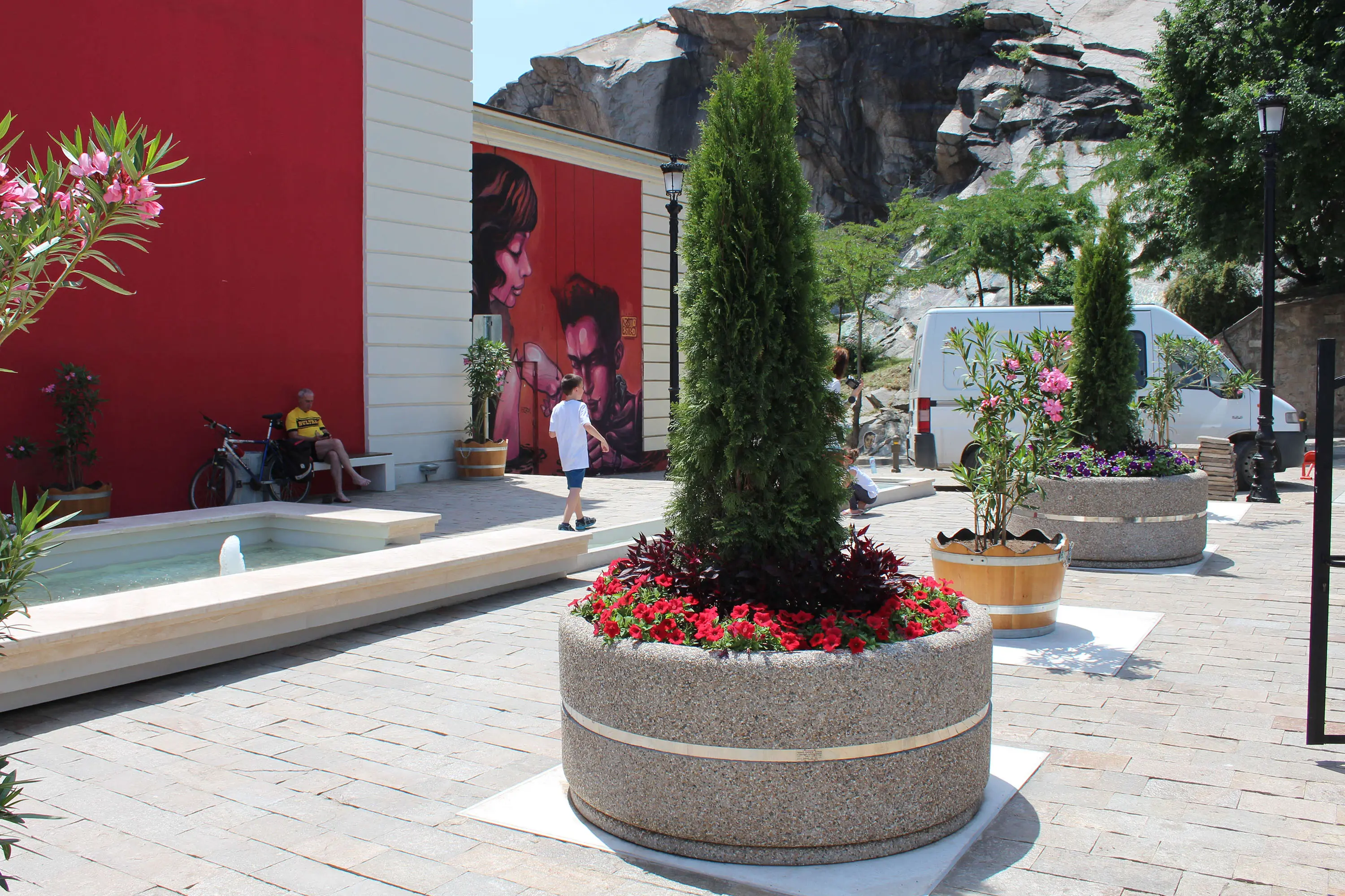 ETE - Round Concrete Planter 21