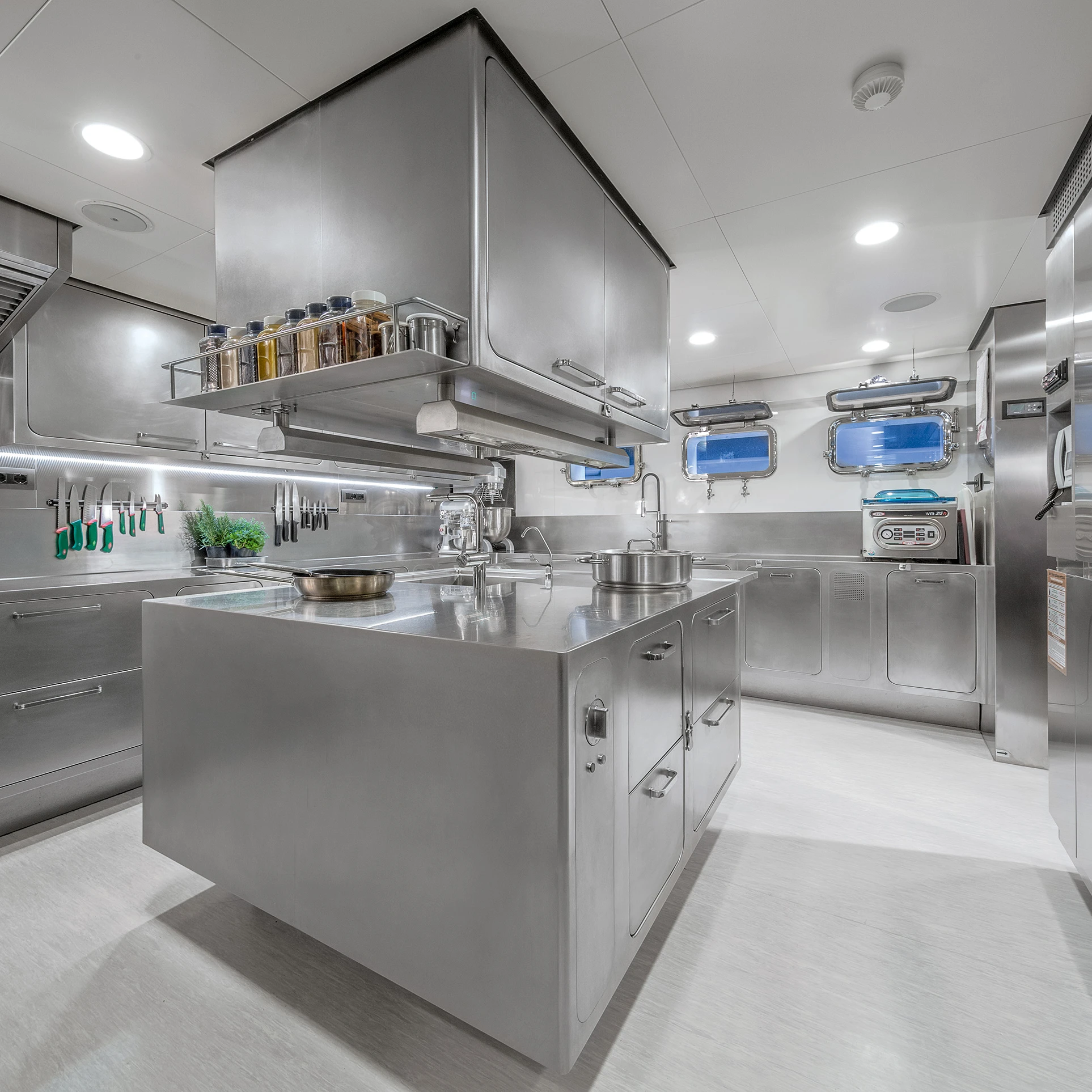 KITCHENS FOR YACHTS