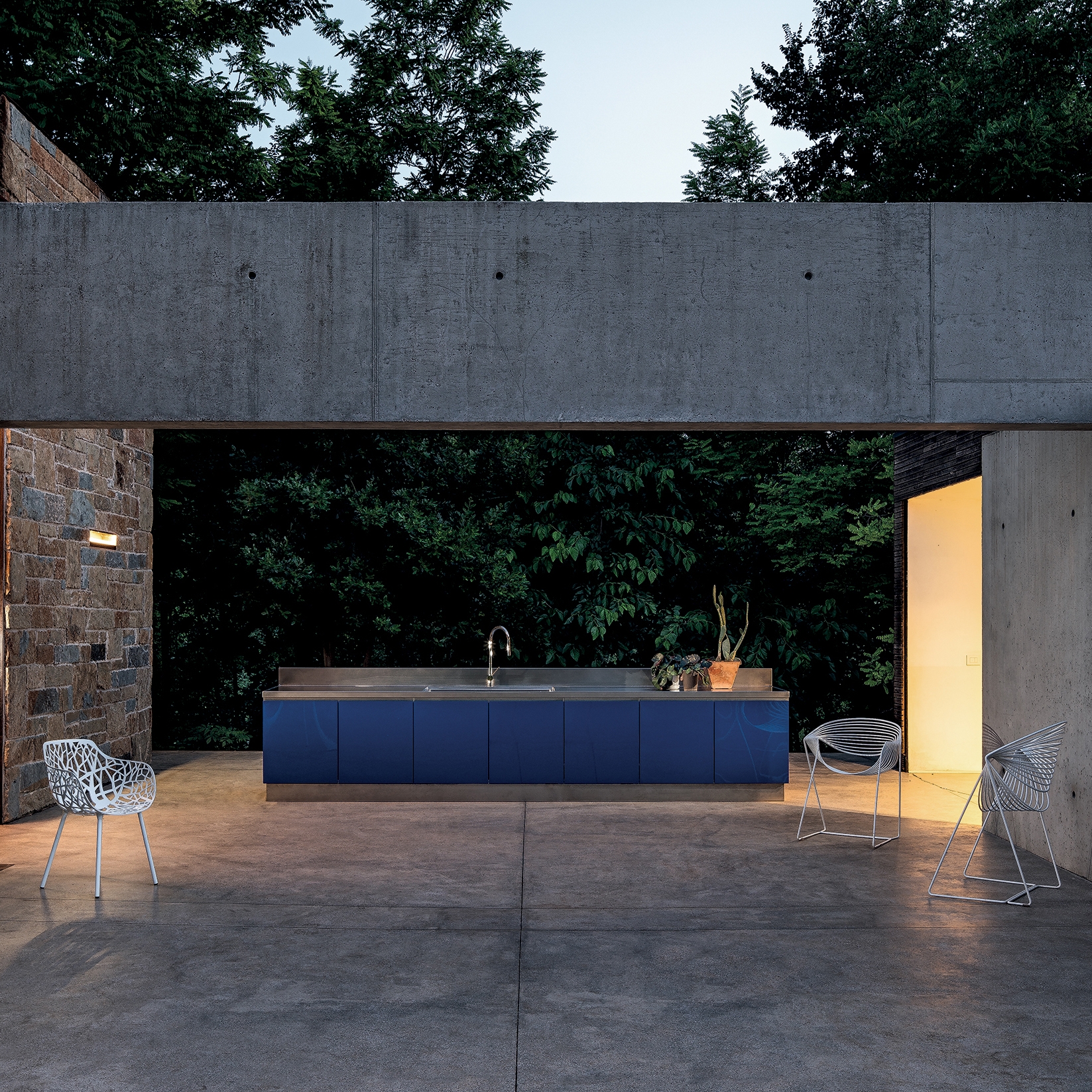 OUTDOOR KITCHENS