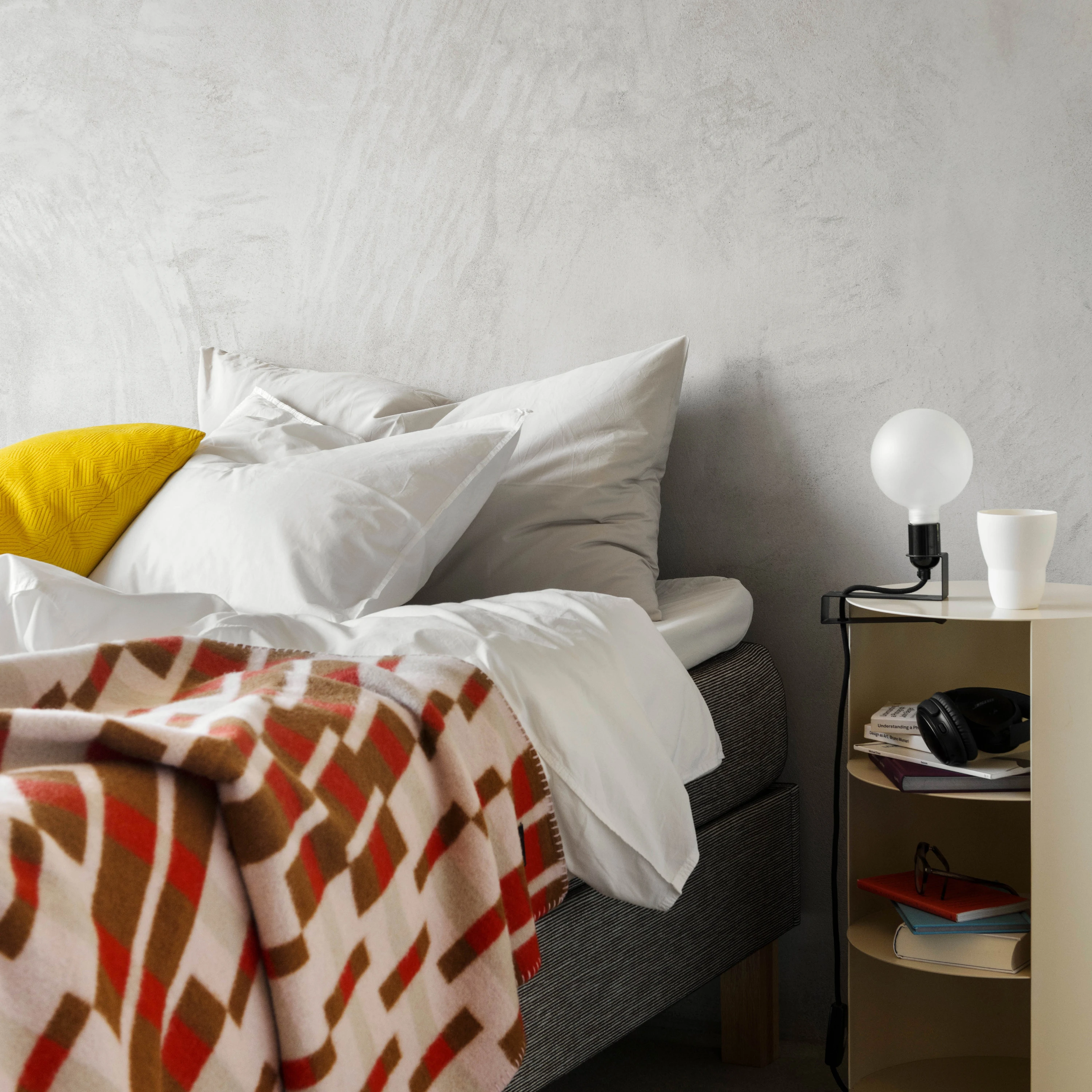BLANKETS & CUSHIONS