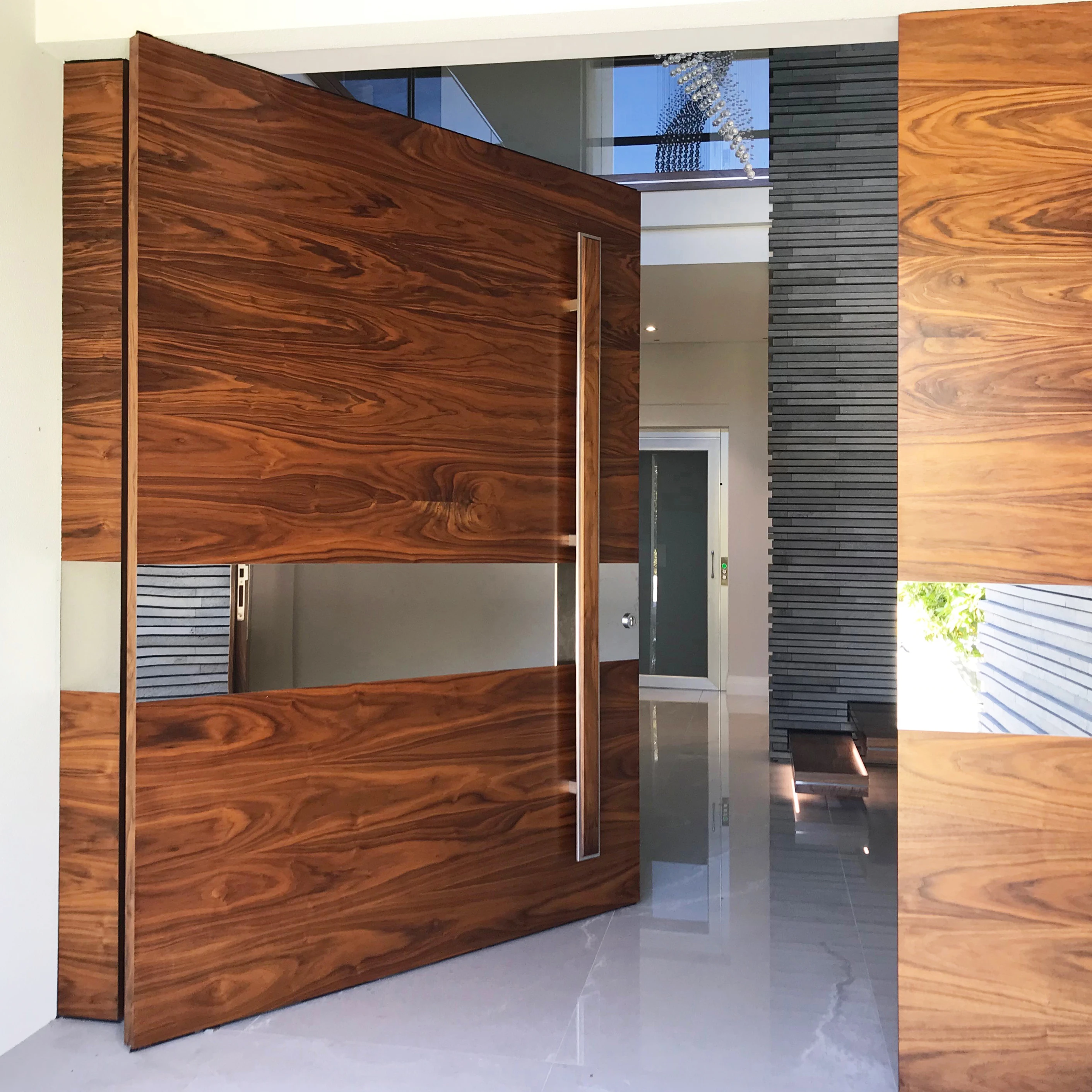 EXTERIOR PIVOT DOORS