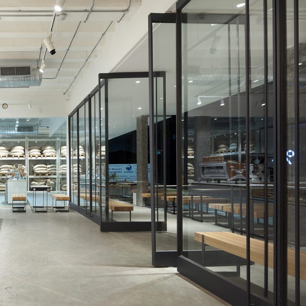 Mostra il prodotto System 3 | Steel Pivoting Entrance Wall del produttore FritsJurgens