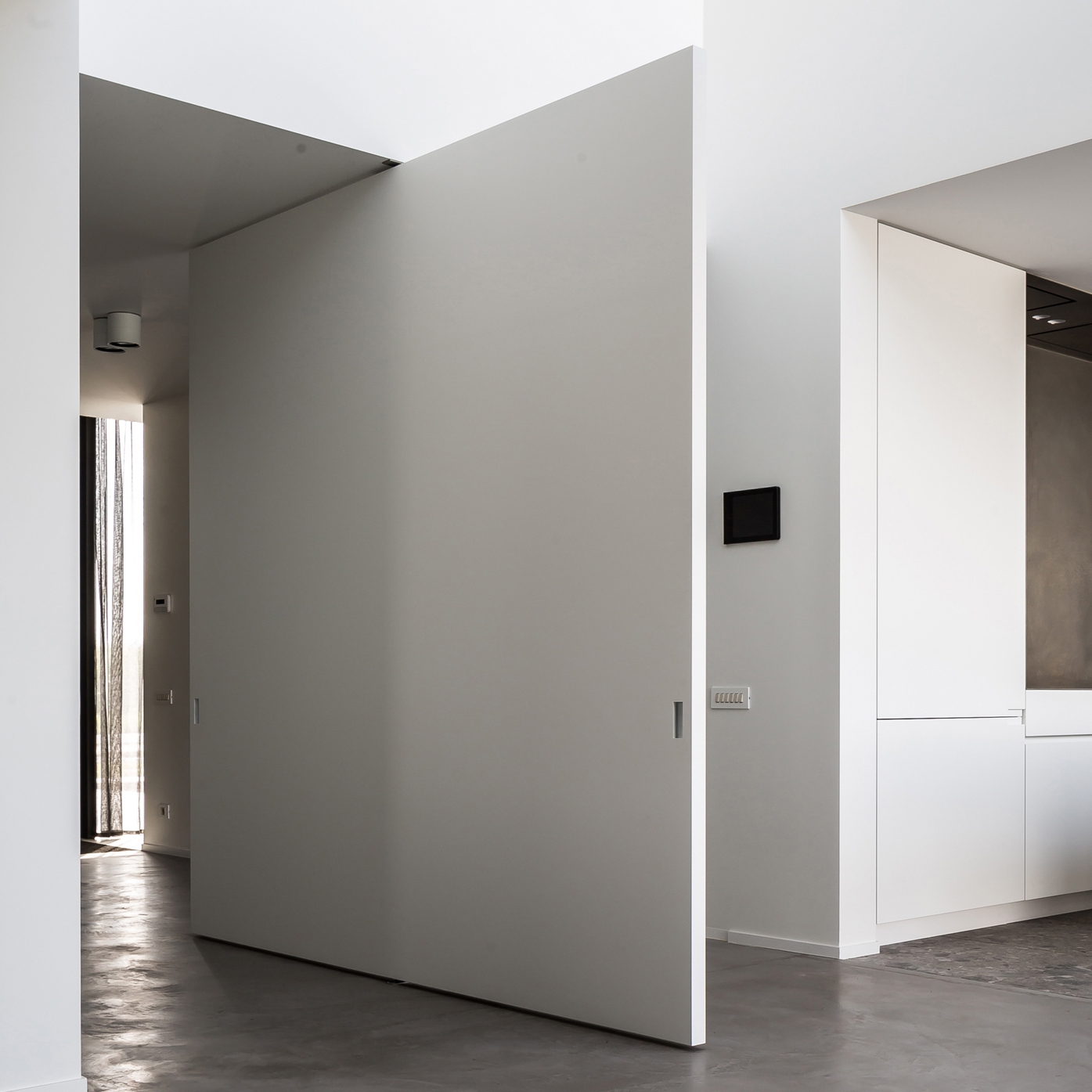 Display product System 3 | Big White Pivot Door from manufacturer FritsJurgens