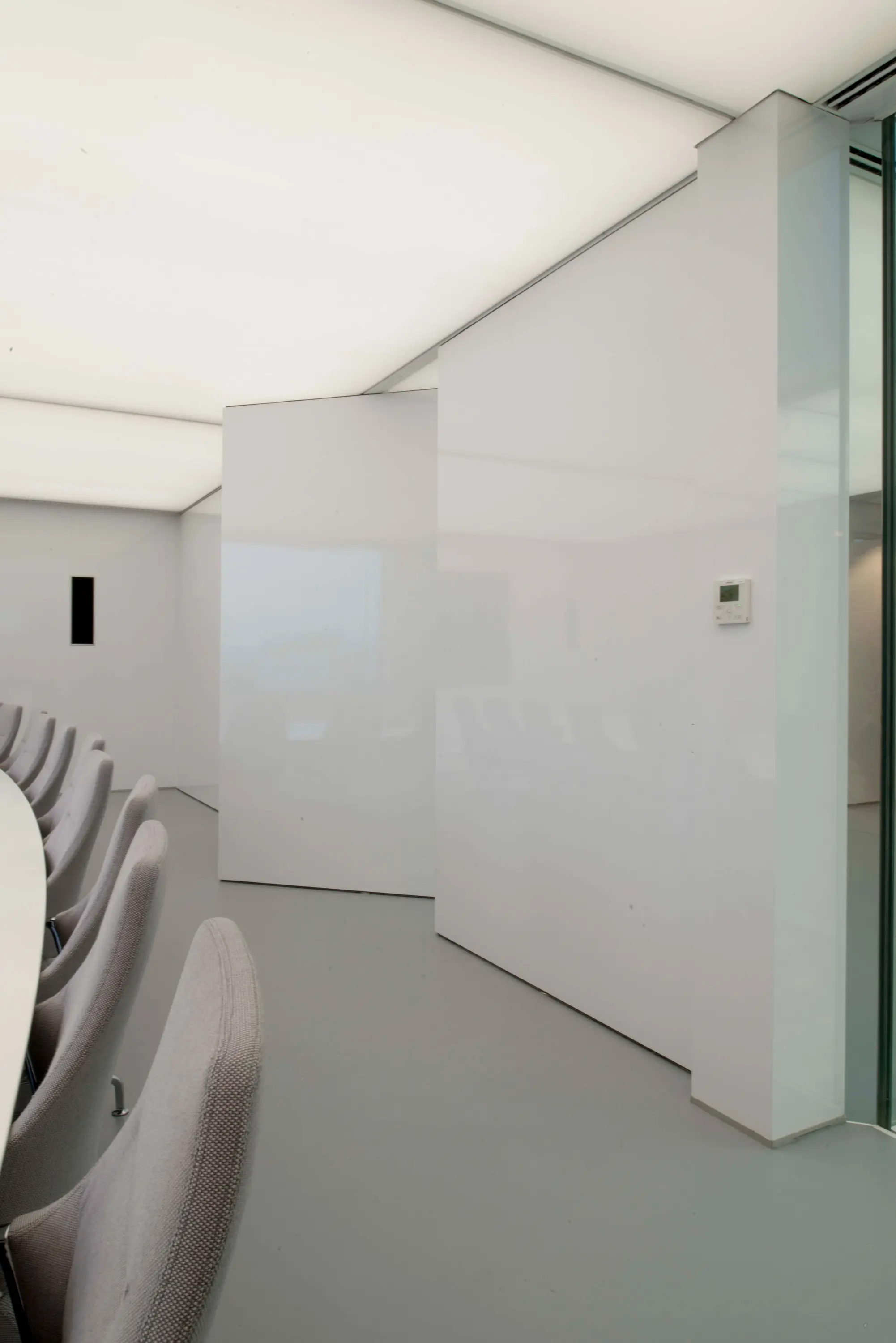 FritsJurgens - System 3 | White Pivoting Door