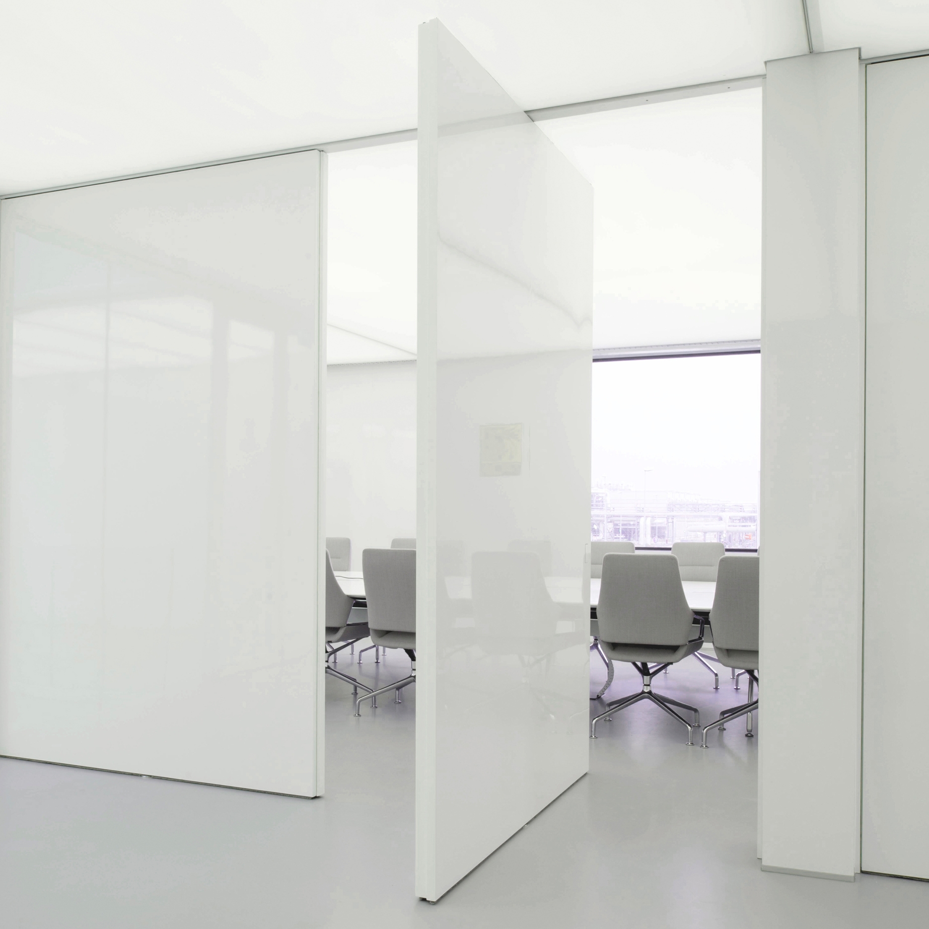 Mostra il prodotto System 3 | White Pivoting Door del produttore FritsJurgens