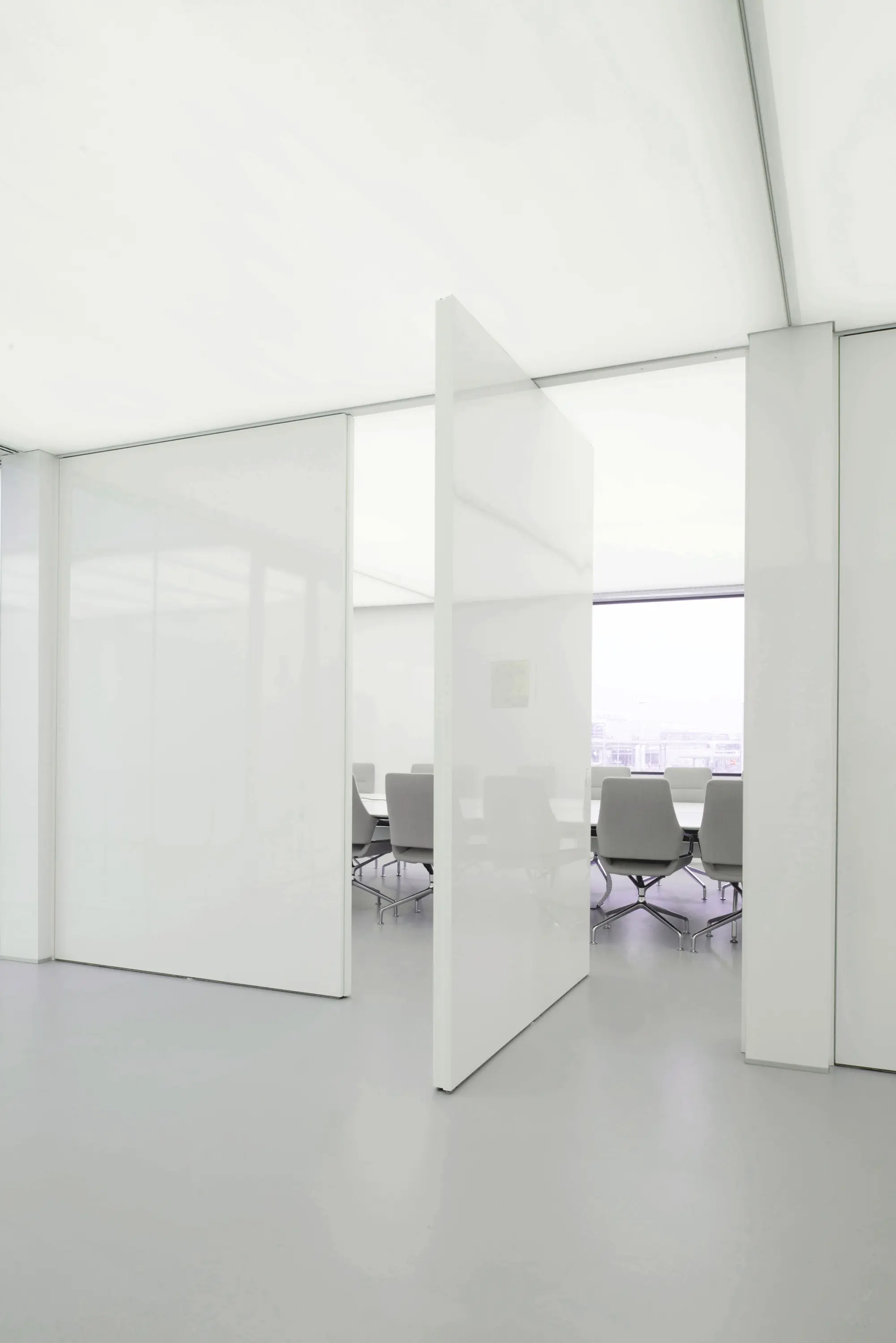 FritsJurgens - System 3 | White Pivoting Door