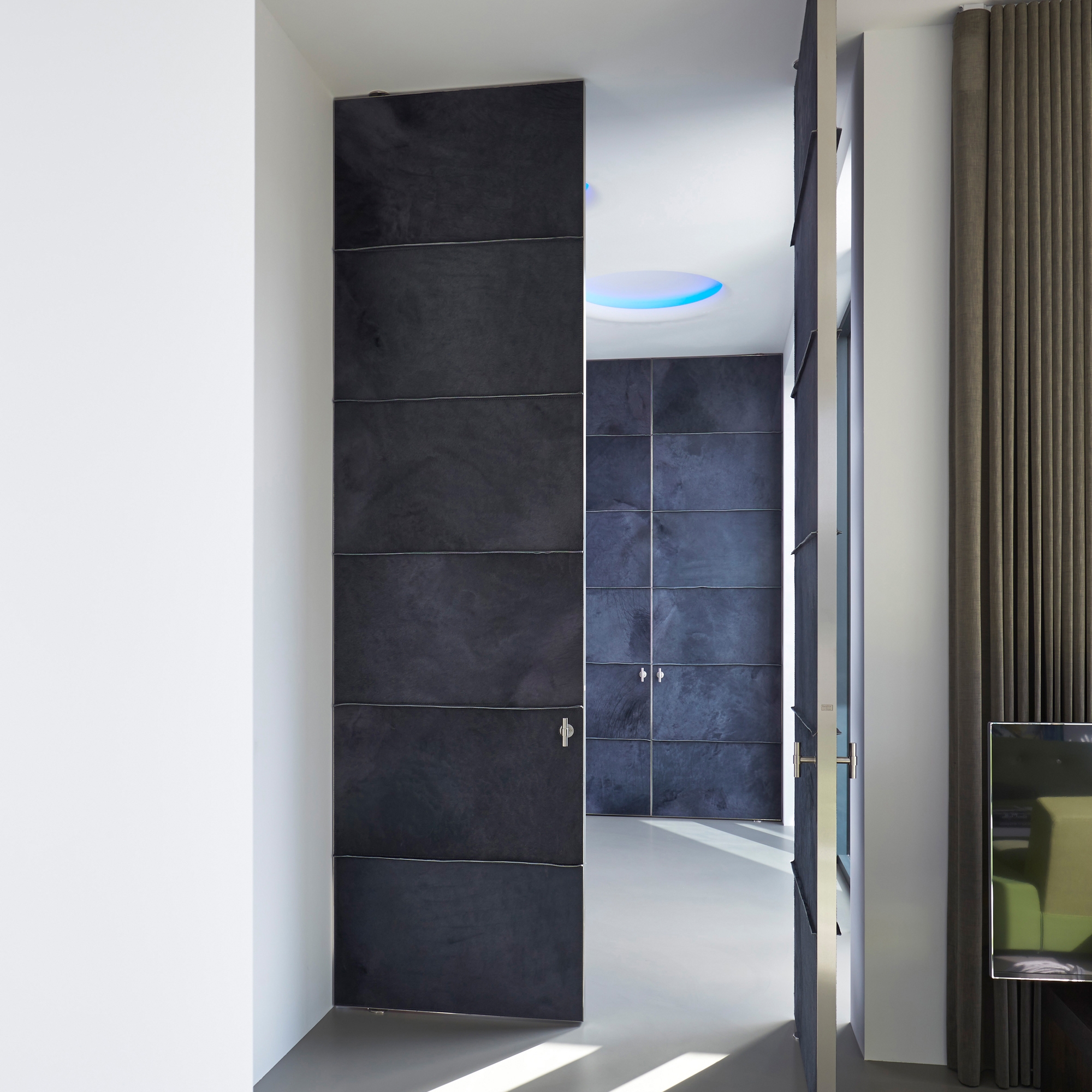 Produkt System M | Blue Design Pivot Doors des Herstellers FritsJurgens anzeigen