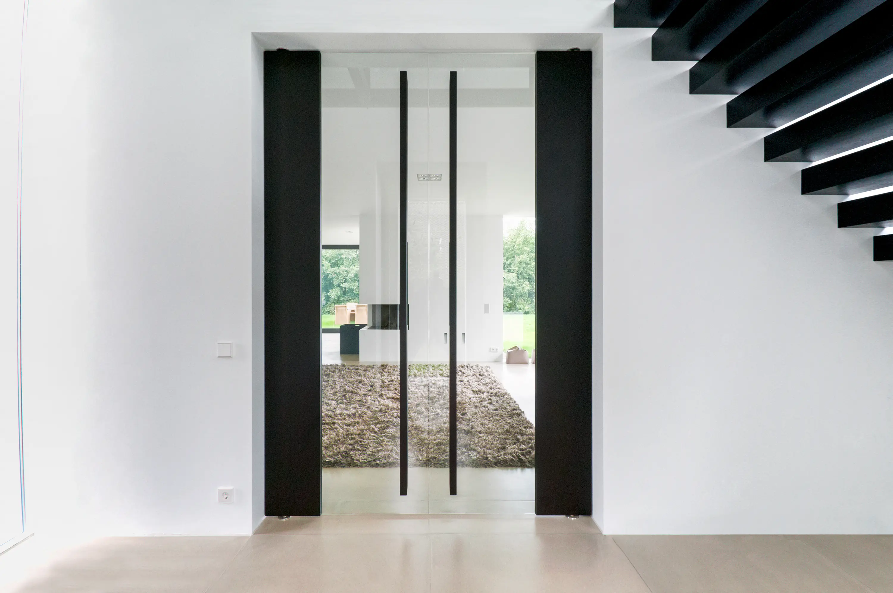 gallery-slide-0